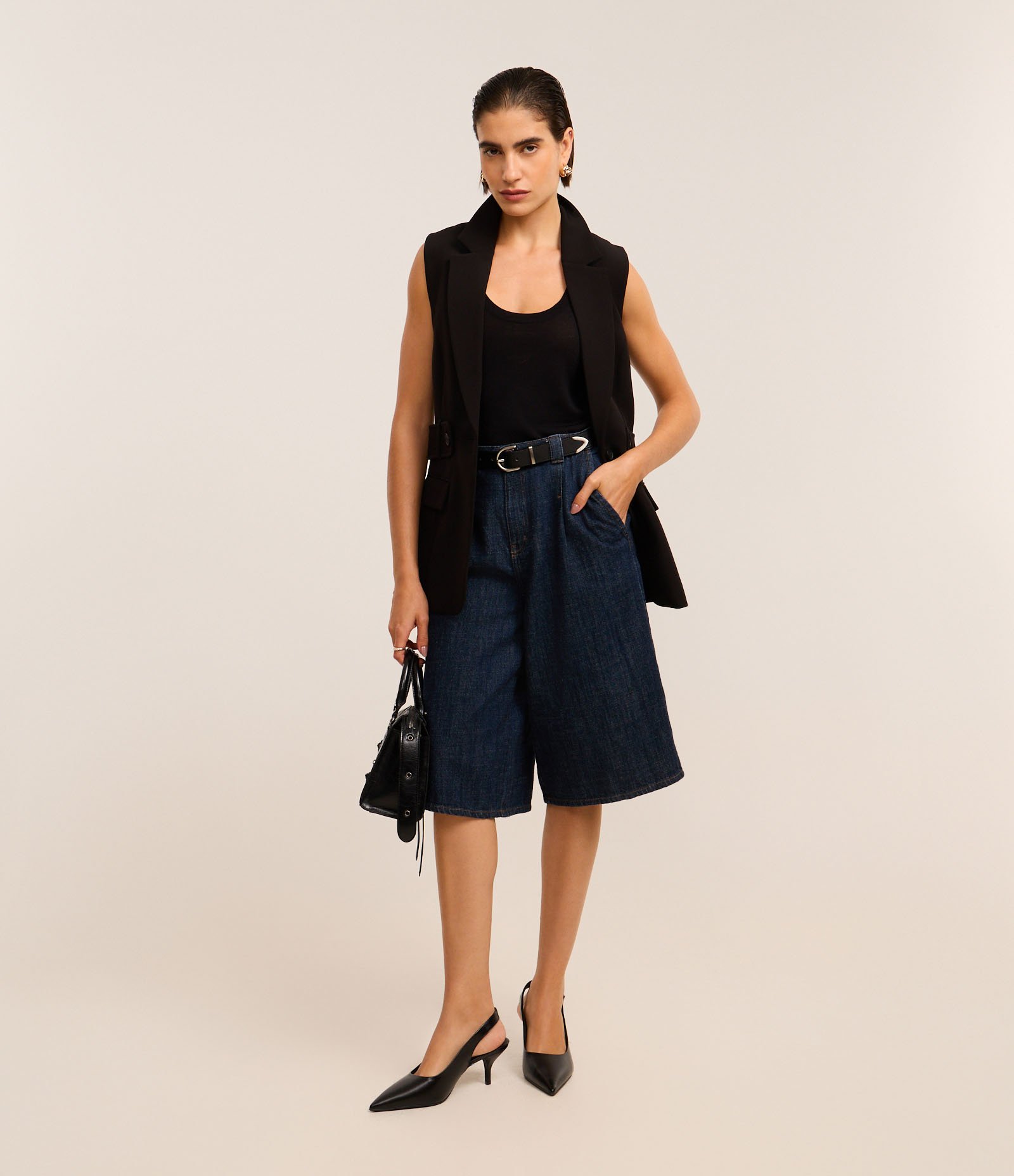 Colete em Crepe com Gola Blazer e Cinto Embutido Preto 2