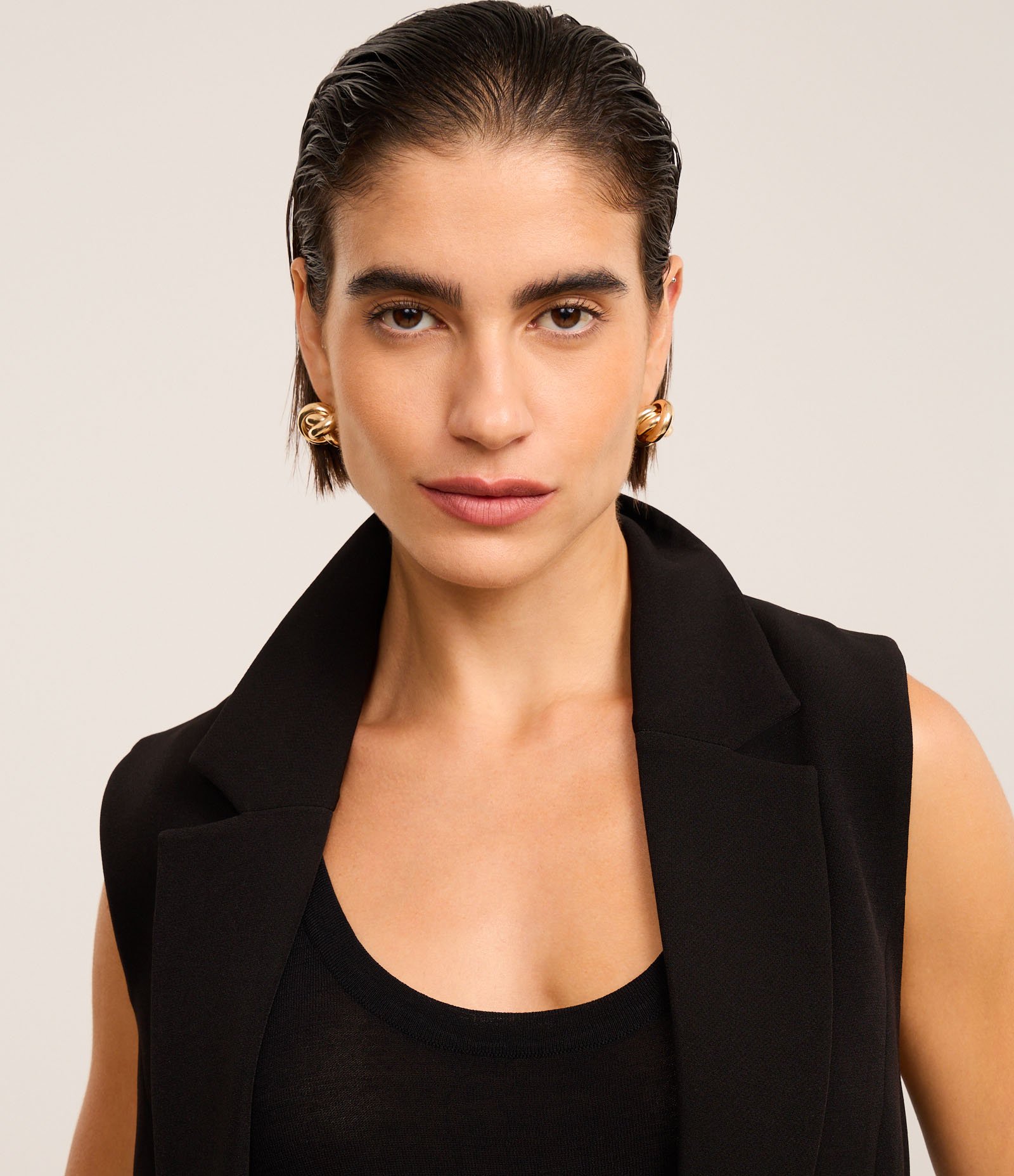 Colete em Crepe com Gola Blazer e Cinto Embutido Preto 3