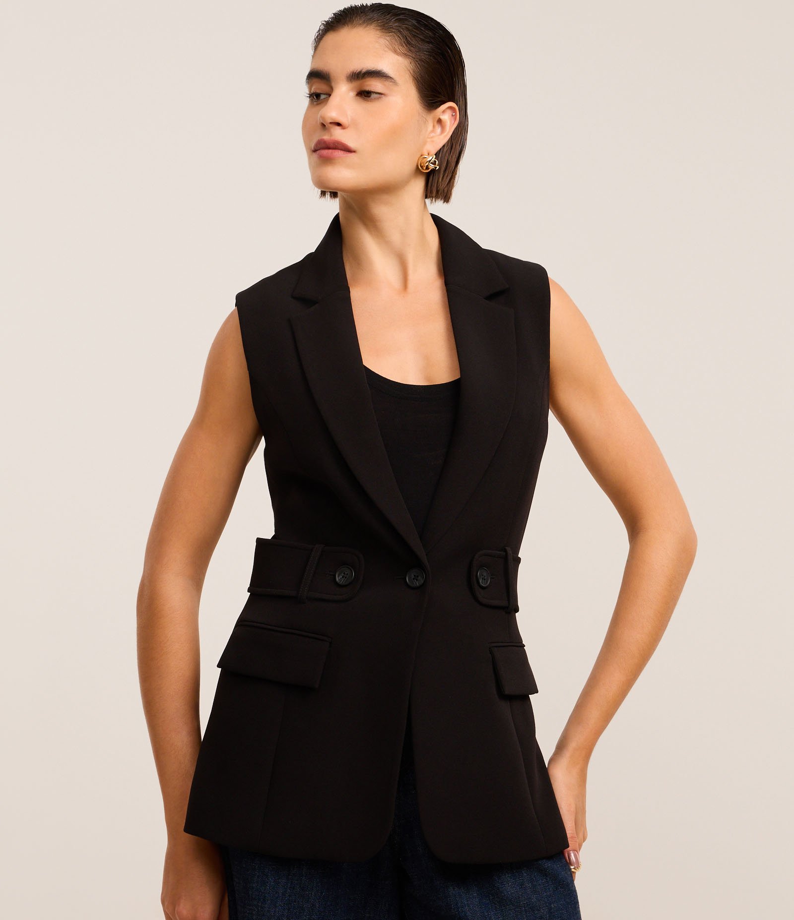 Colete em Crepe com Gola Blazer e Cinto Embutido Preto 5