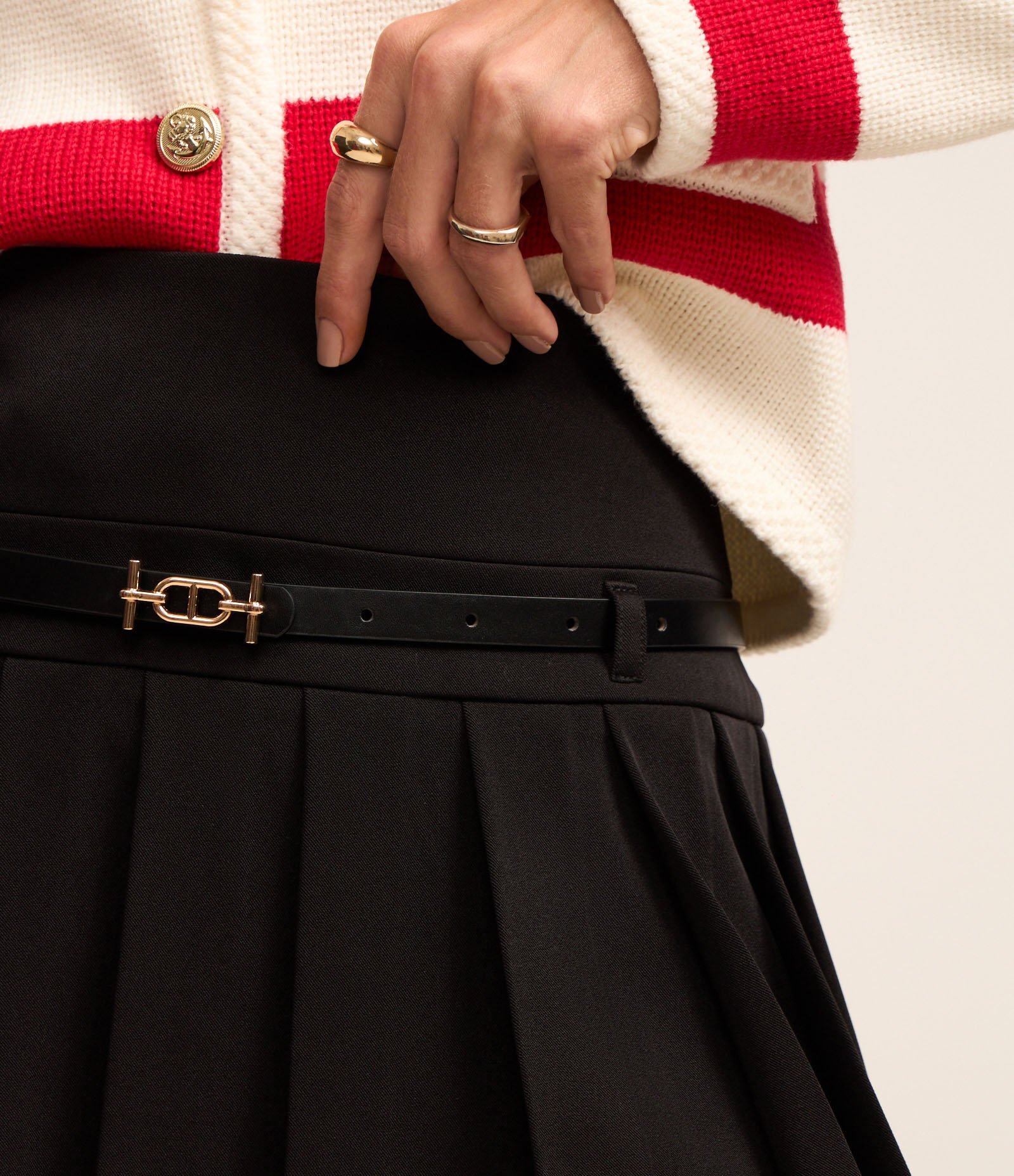 Saia Curta Alfaiatada com Cinto PU e Efeito Plissado Preto 4