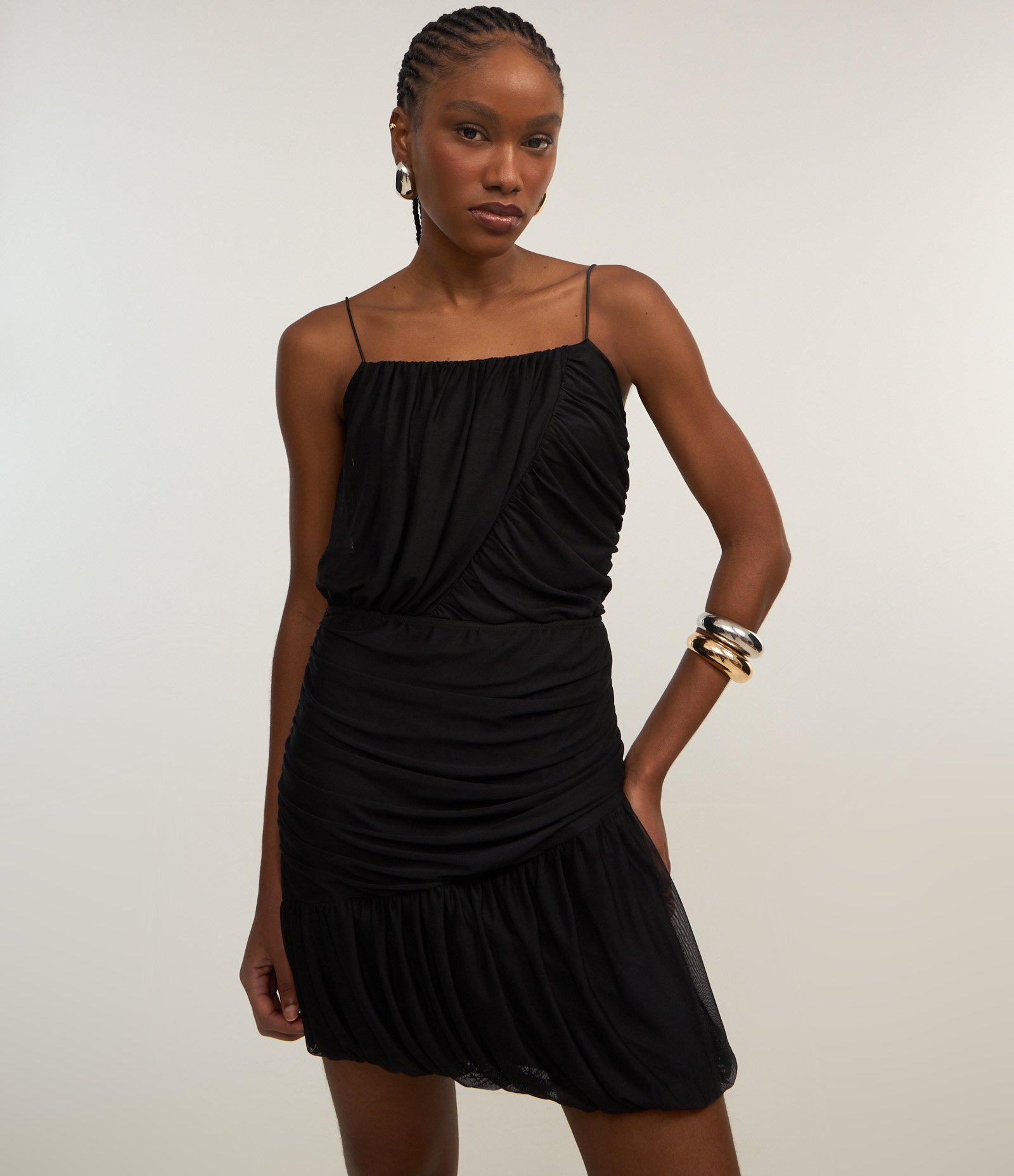 Vestido Balonê em Tule com Alça Fina e Franzidos Preto 1