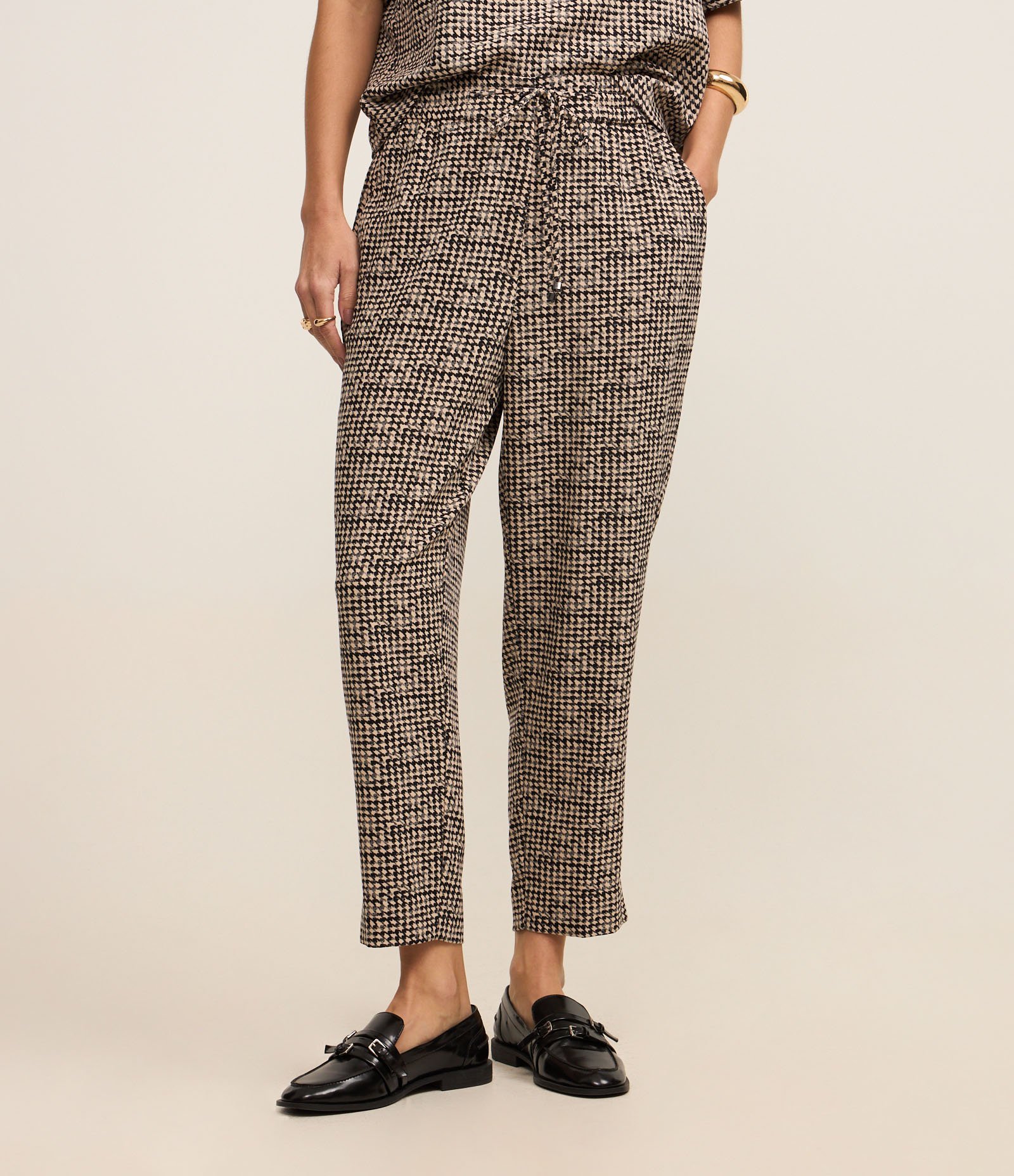 Calça Pijama Cintura Alta em Crepe Pied-de-Poule Preto/Bege 3