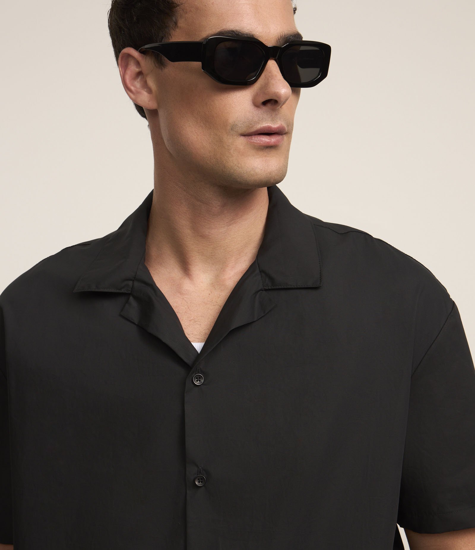 Camisa Boxy em Alfaiataria com Estampa Surrealismo na Barra Preto 5