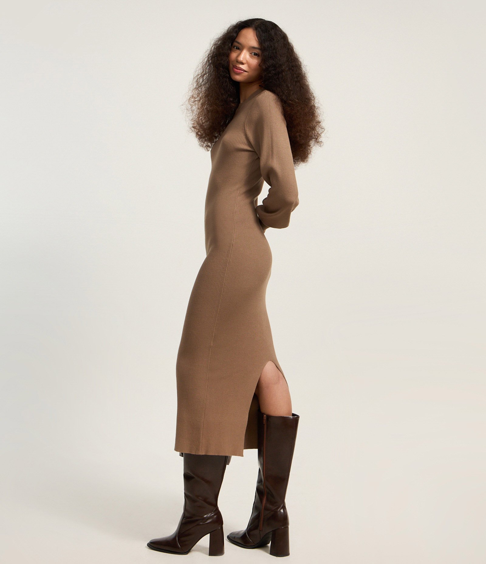 Vestido New Midi em Tricô com Manga Bufante Marrom 1