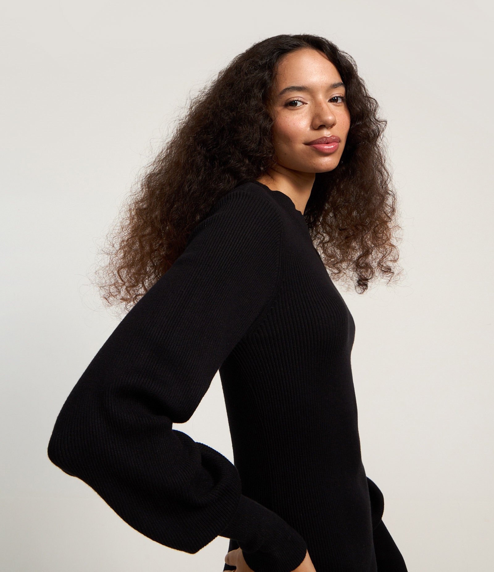 Vestido New Midi em Tricô com Manga Bufante Preto 1