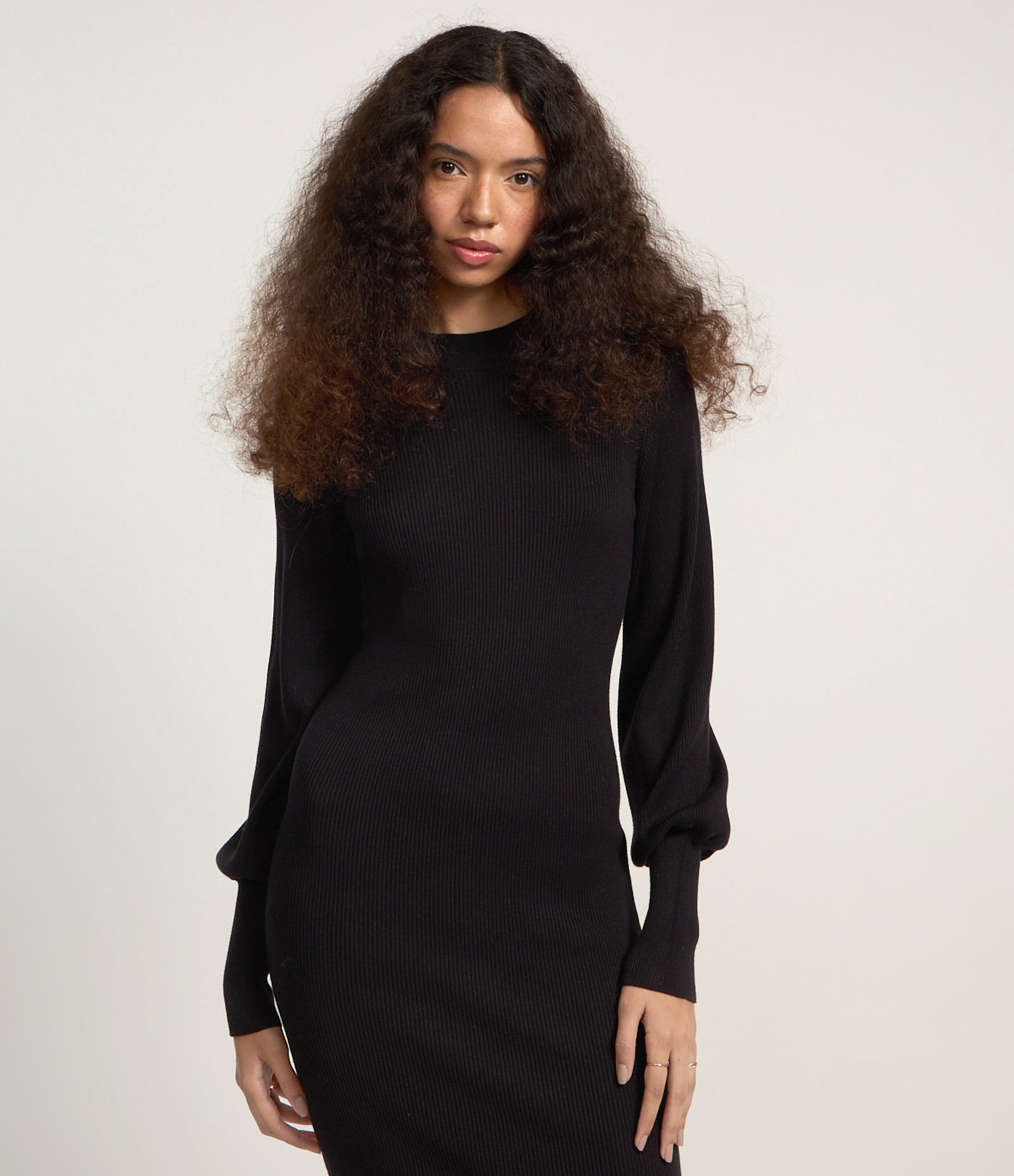 Vestido New Midi em Tricô com Manga Bufante Preto 3