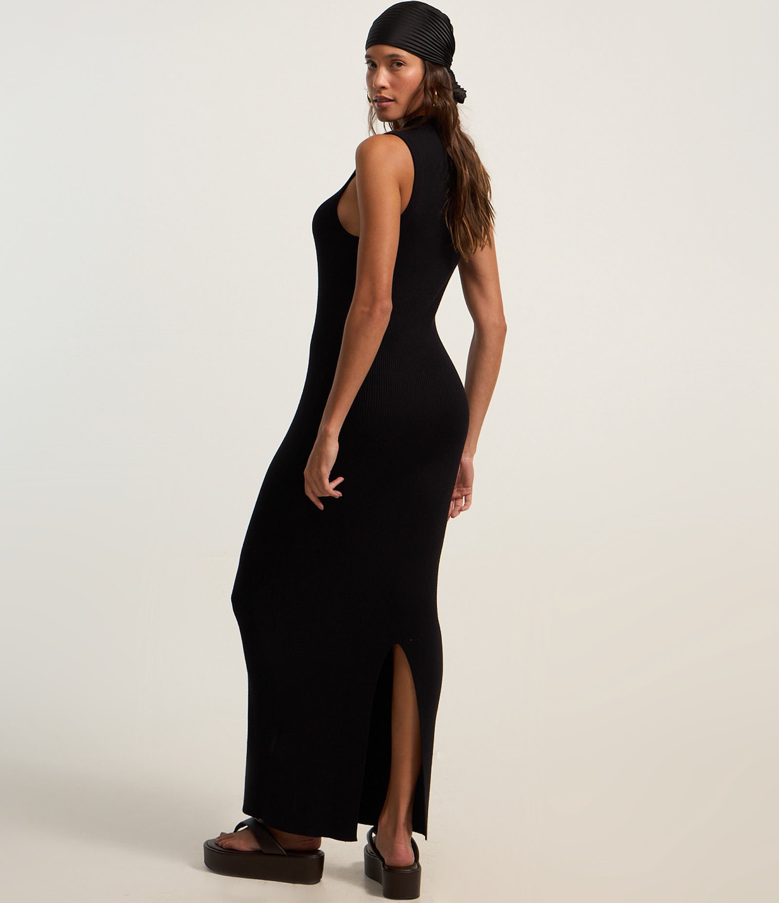 Vestido Reto New Midi em Tricô com Textura Canelada Preto 4