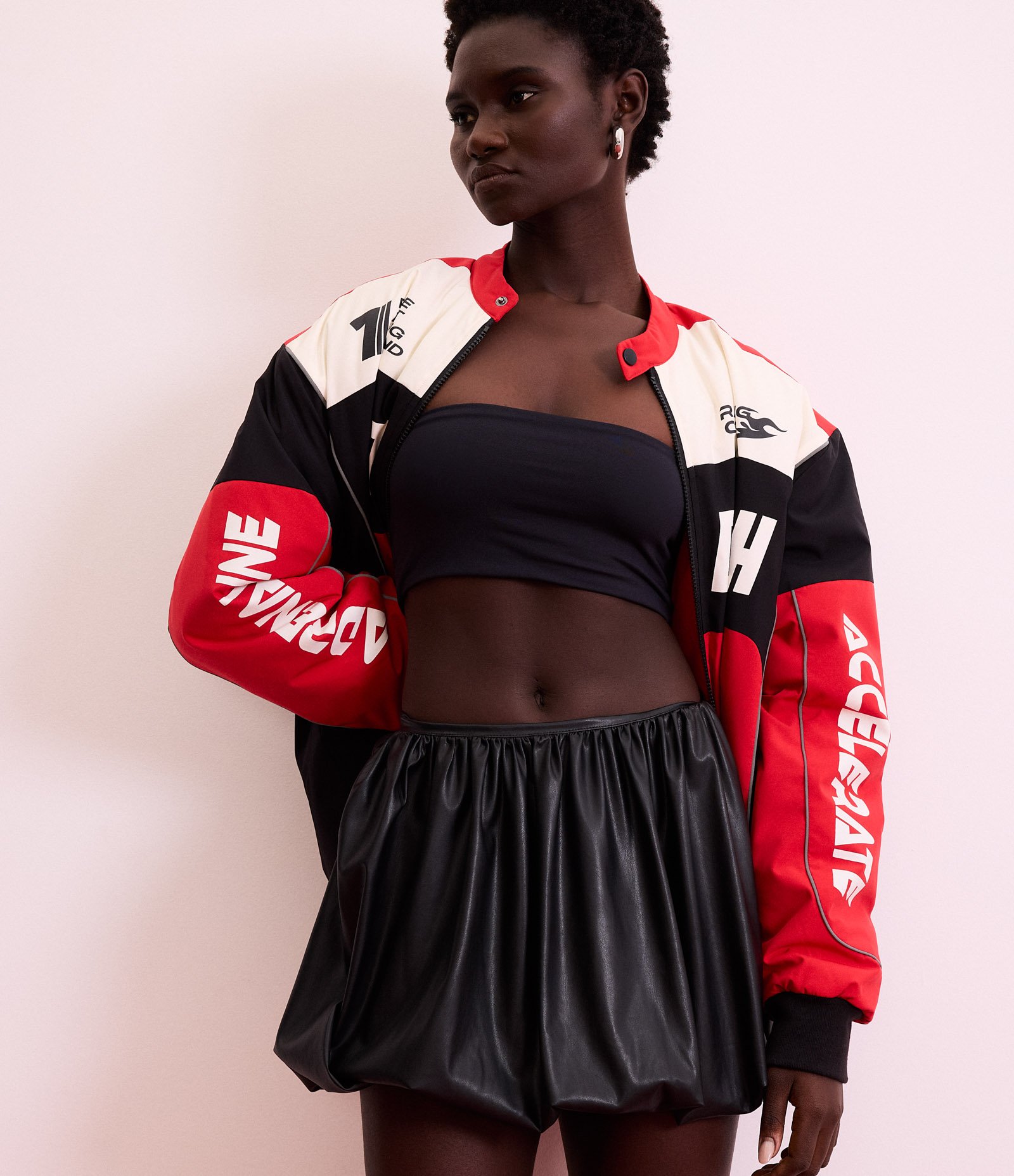 Saia Balonê Curta em Pu com Cós Limpo Preto 1