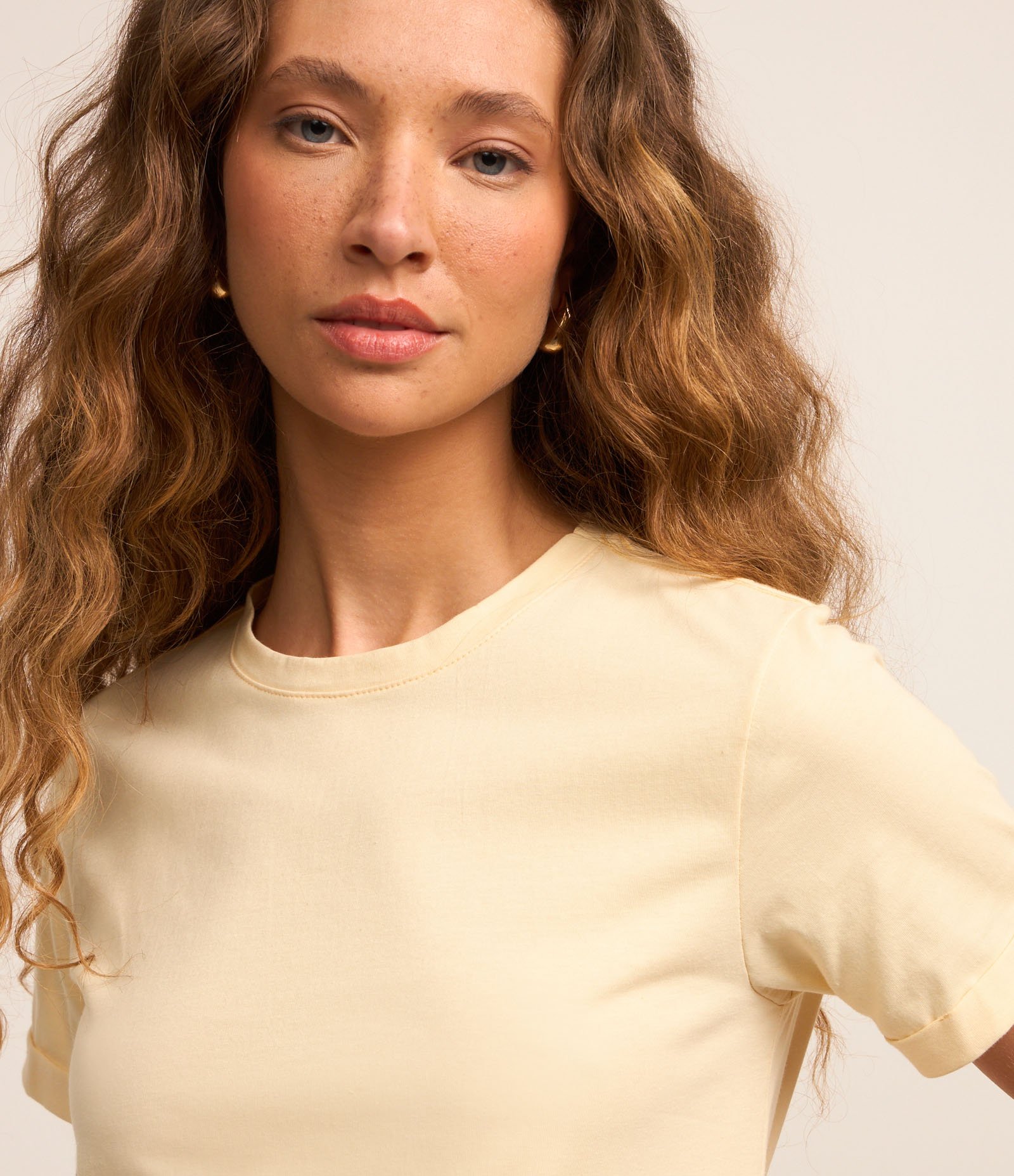 Camiseta Regular em Algodão com Manga Dobrada Amarelo 3