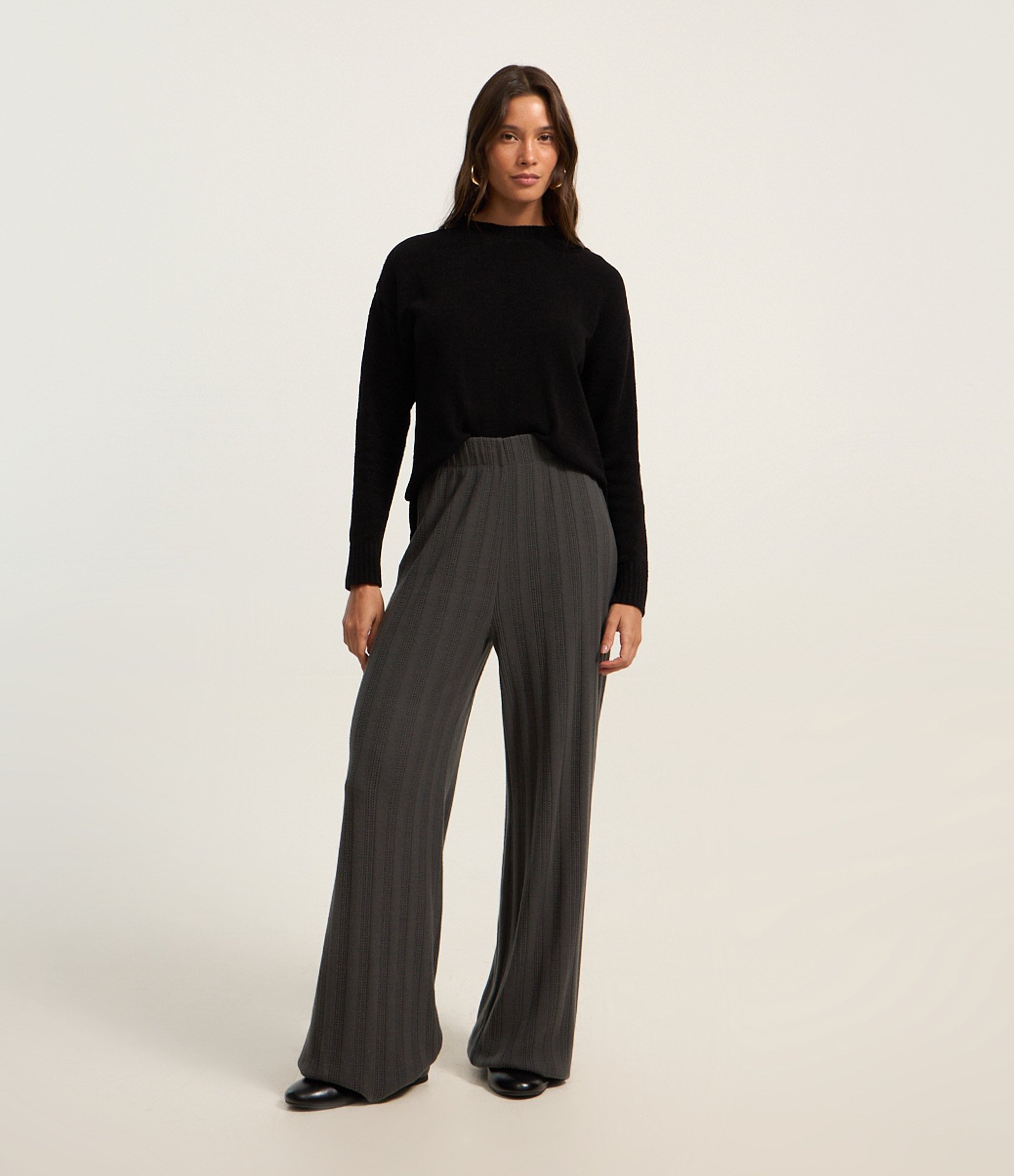 Calça Reta Canelada Felpada e Quentinha com Listras Cinza 1