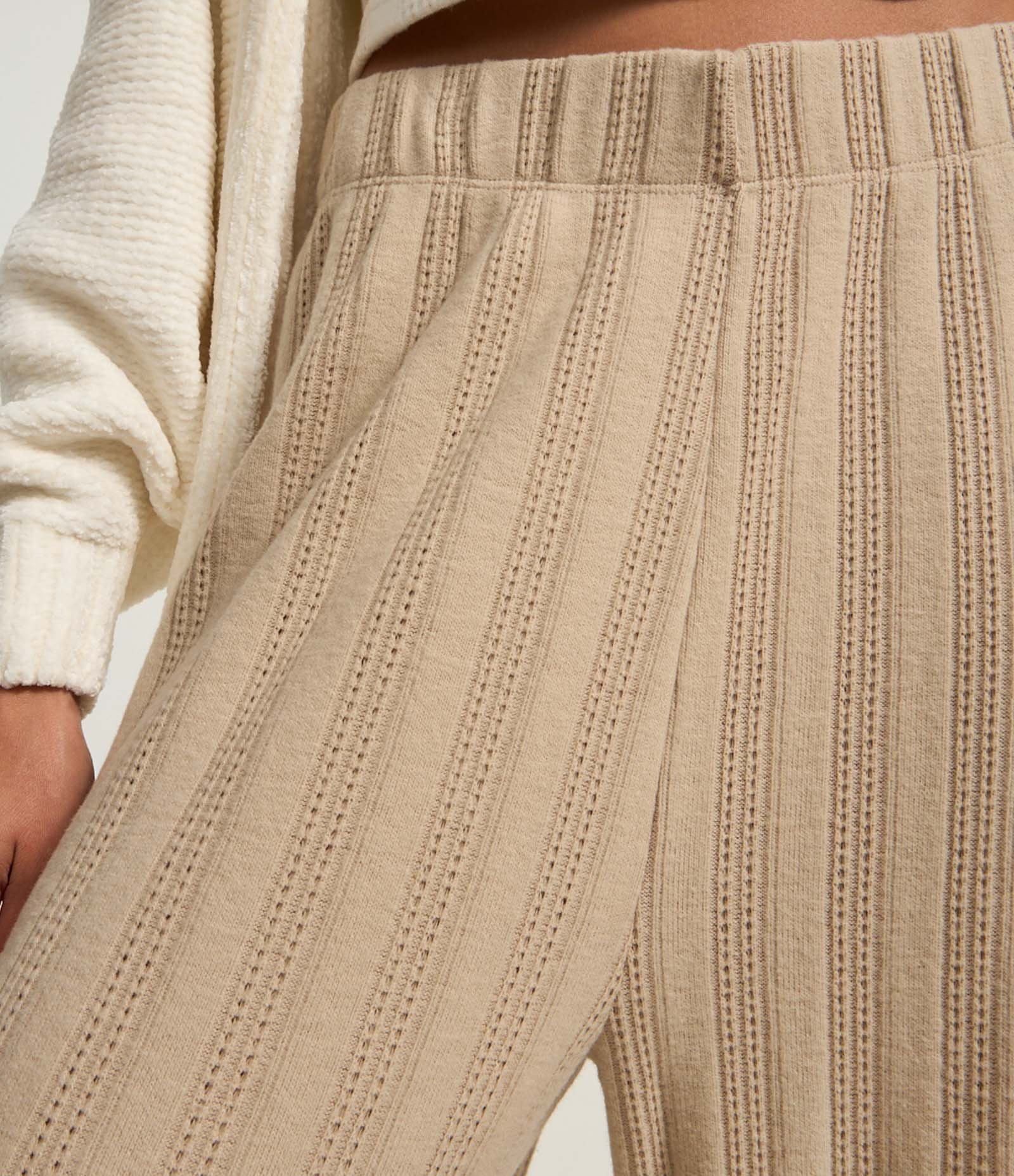 Calça Reta Canelada Felpada e Quentinha com Listras 4