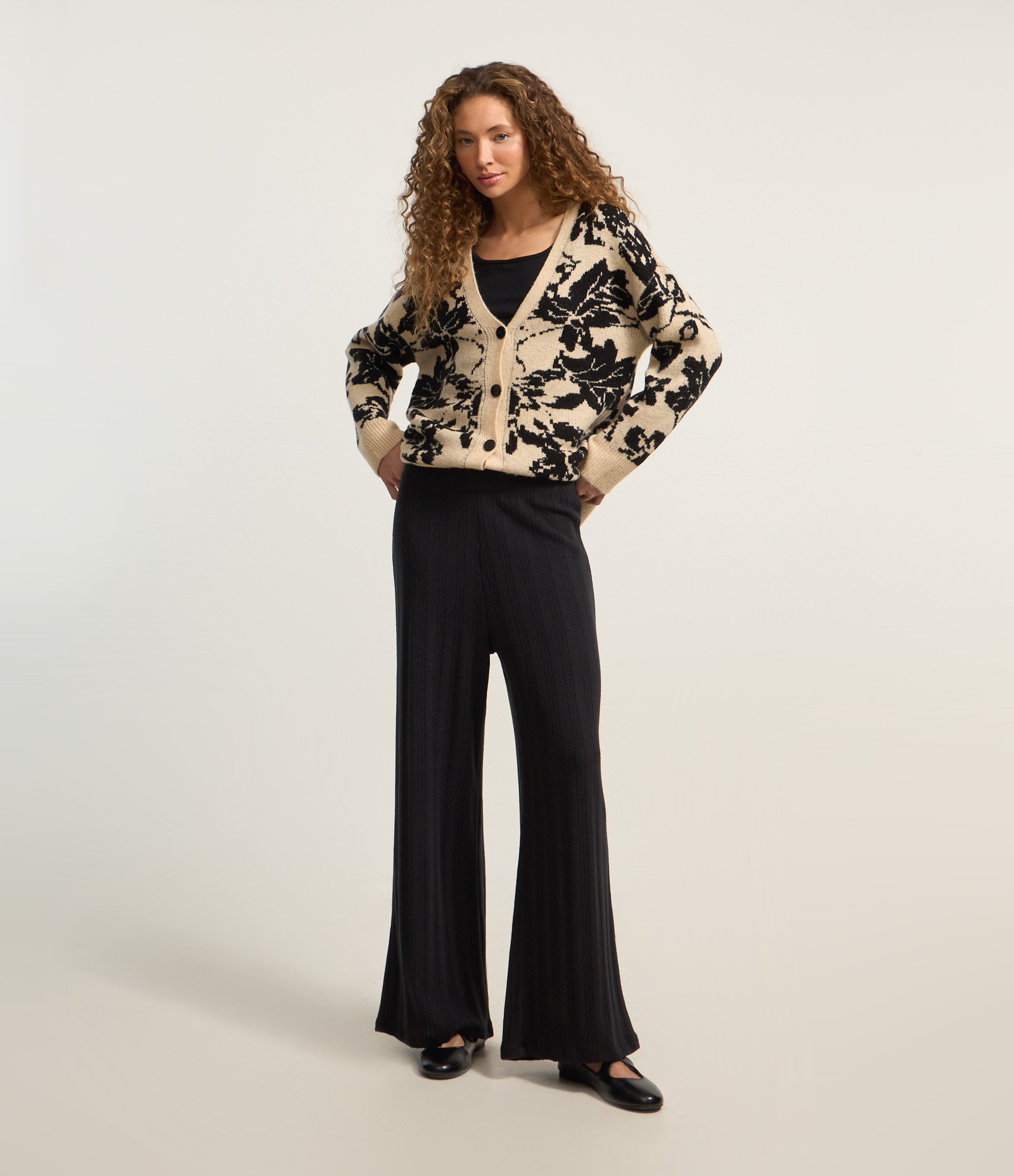 Calça Reta Canelada Felpada e Quentinha com Listras Preto 1