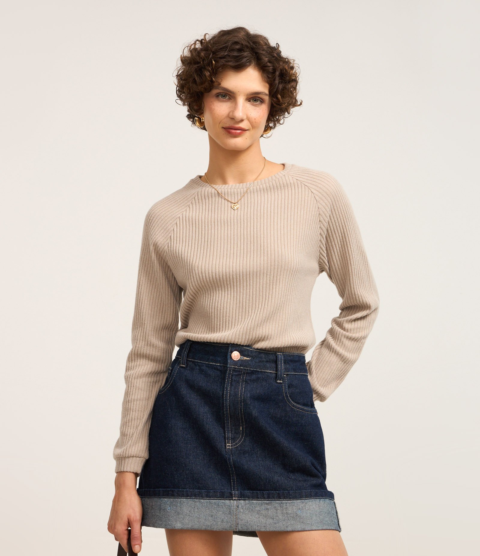 Blusa Slim Canelada Felpuda com Cava Raglan Bege 1