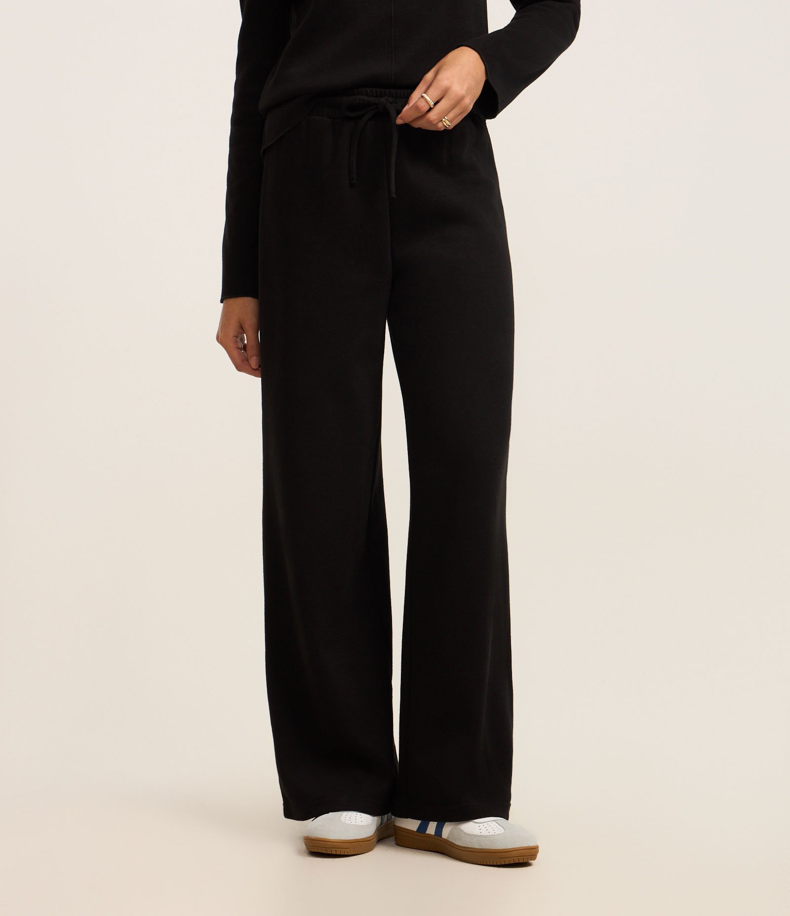 Calça Ampla Básica em Moletinho com Amarração no Cós Preto 3