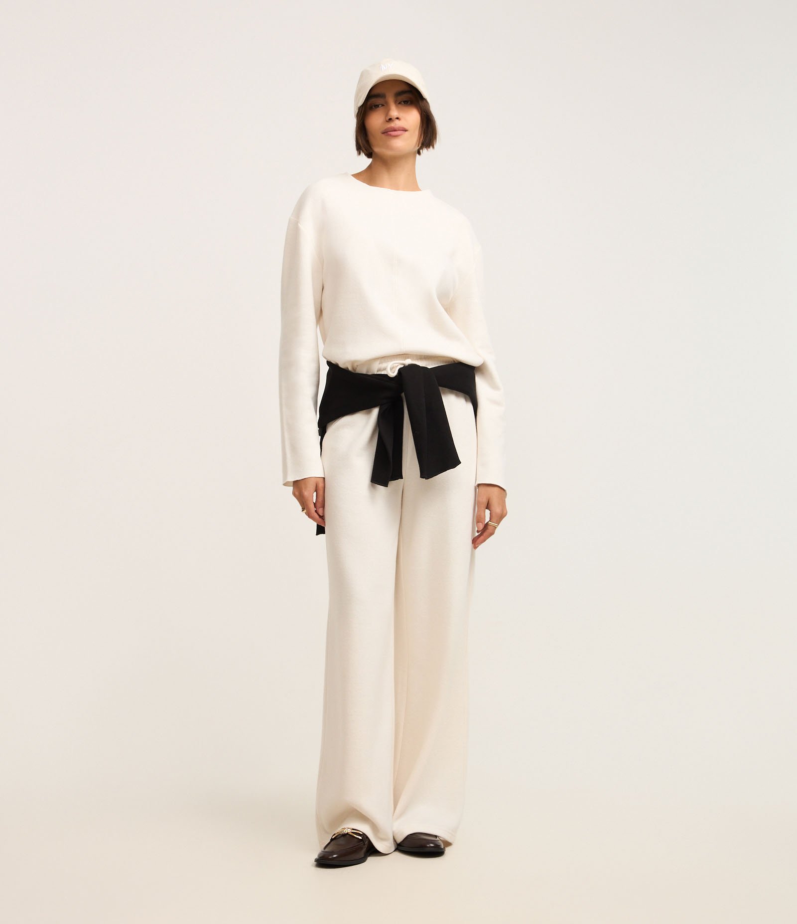 Calça Ampla Básica em Moletinho com Amarração no Cós Off White 1
