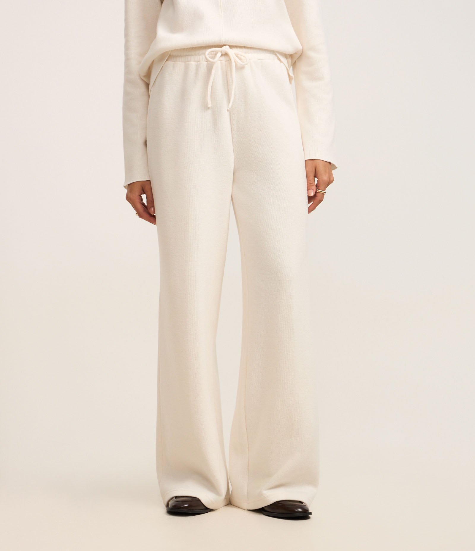 Calça Ampla Básica em Moletinho com Amarração no Cós Off White 3