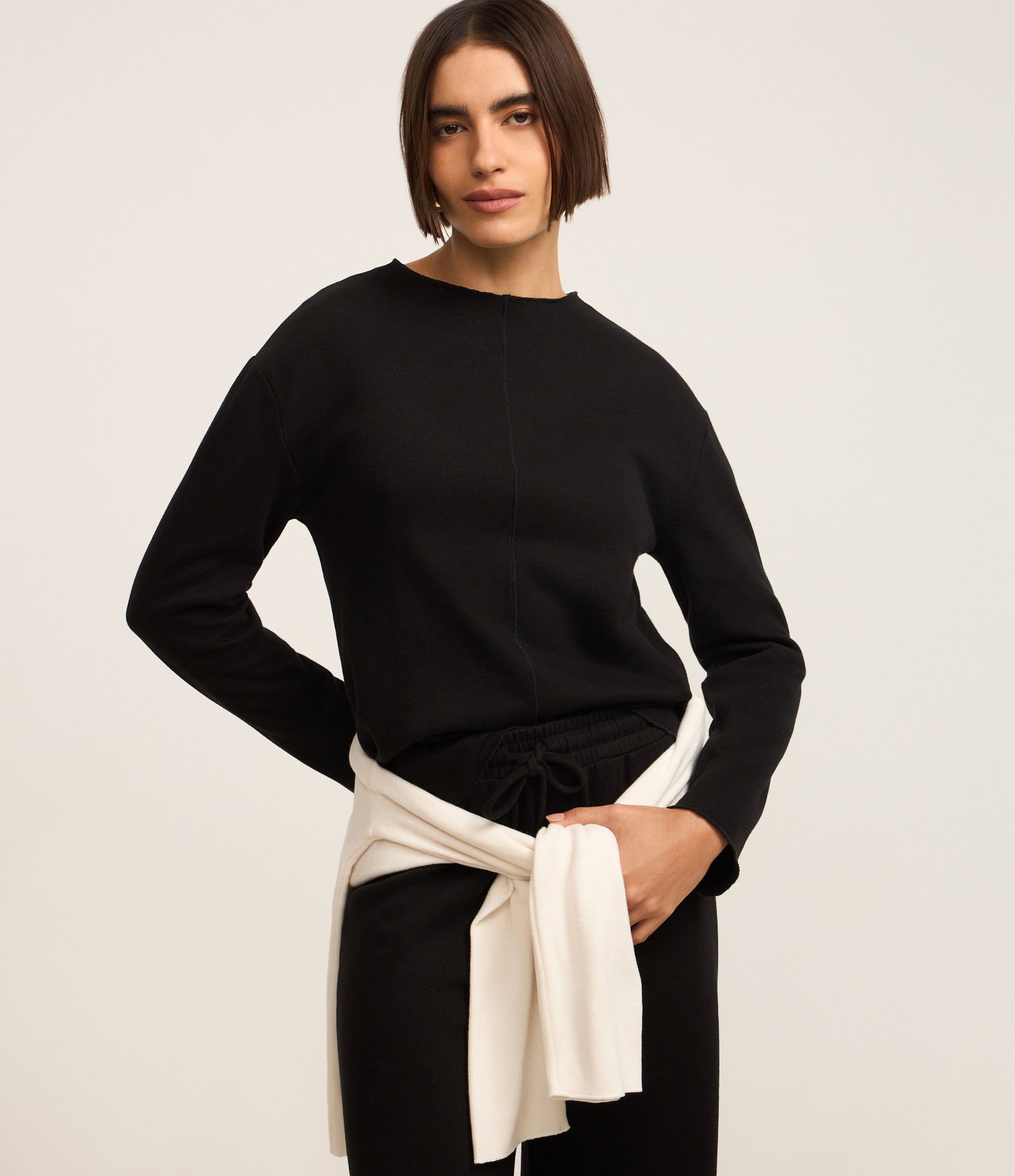 Blusa em Moletinho com Friso Frontal e Gola Média Preto 1