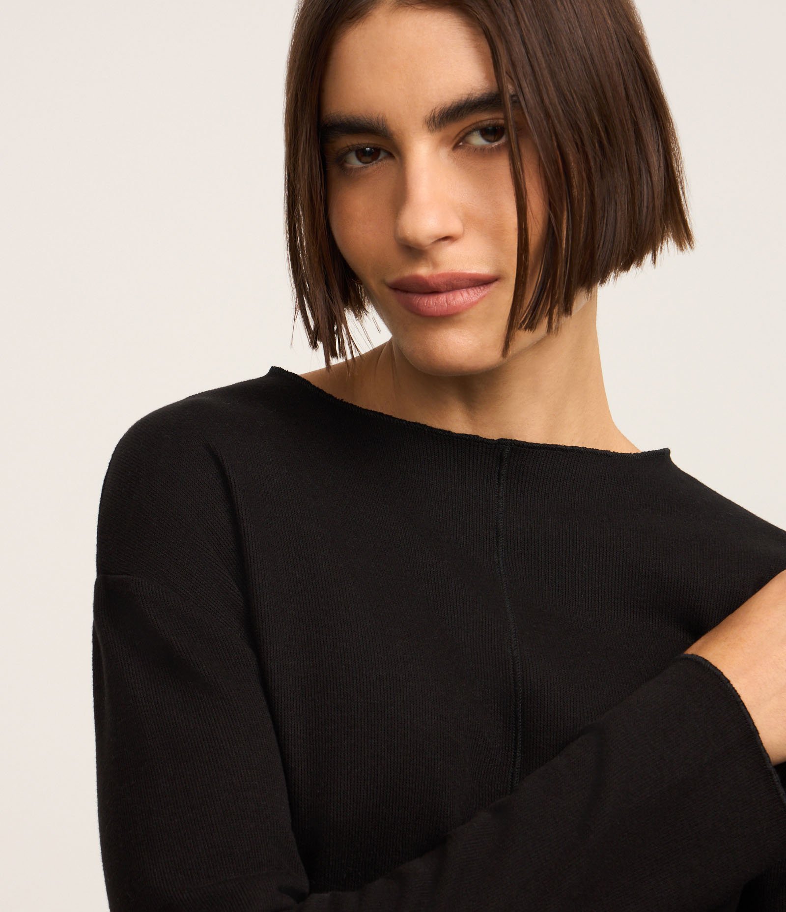 Blusa em Moletinho com Friso Frontal e Gola Média Preto 4