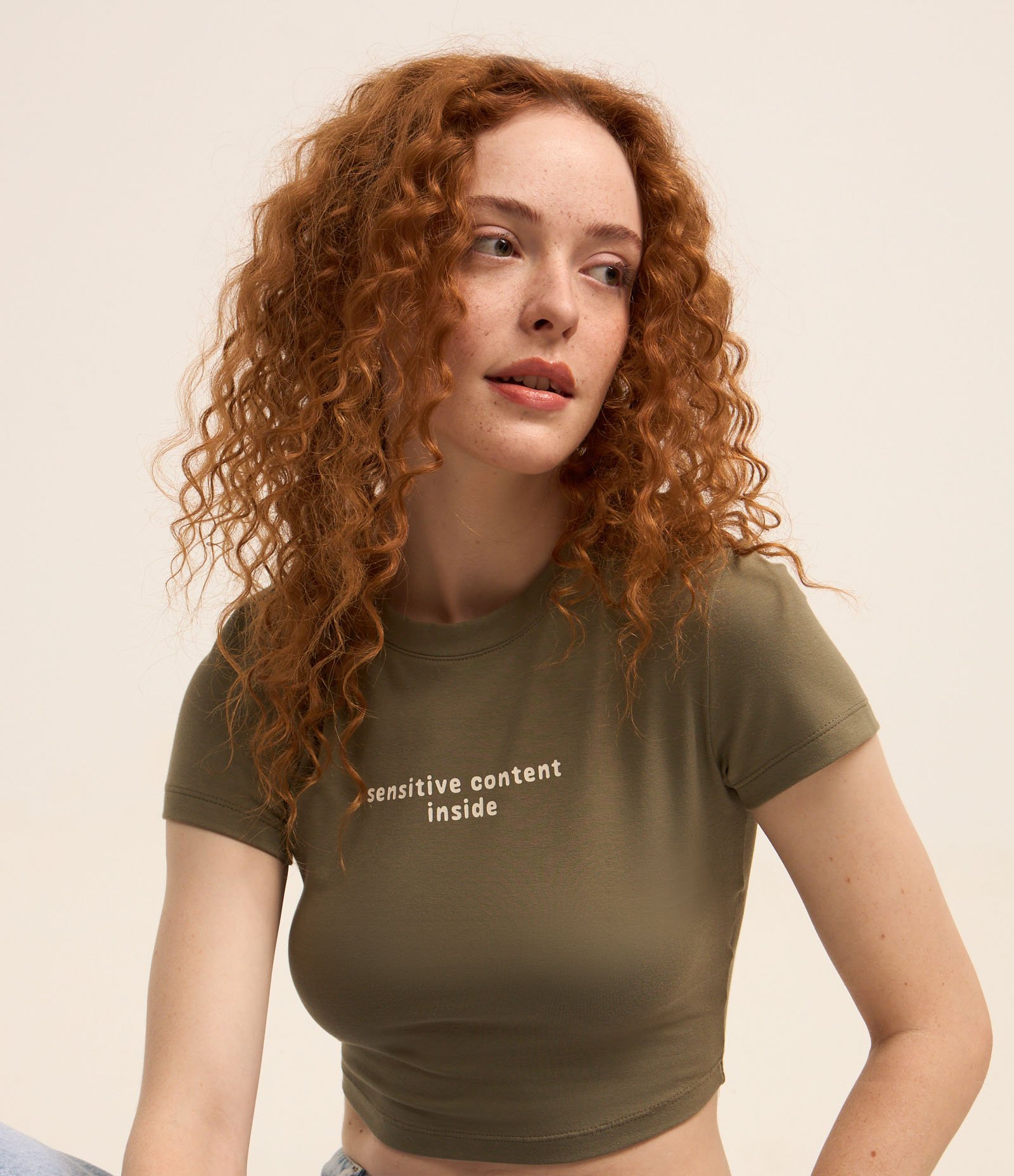 Blusa New T-shirt em Ribana com Estampa Lettering Sensitive Content Inside Verde 1