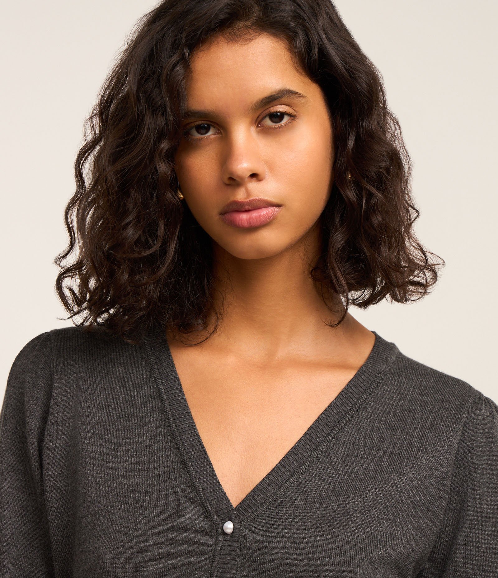 Cardigan em Tricô com Manga Bufante e Botão Pérola Cinza 4