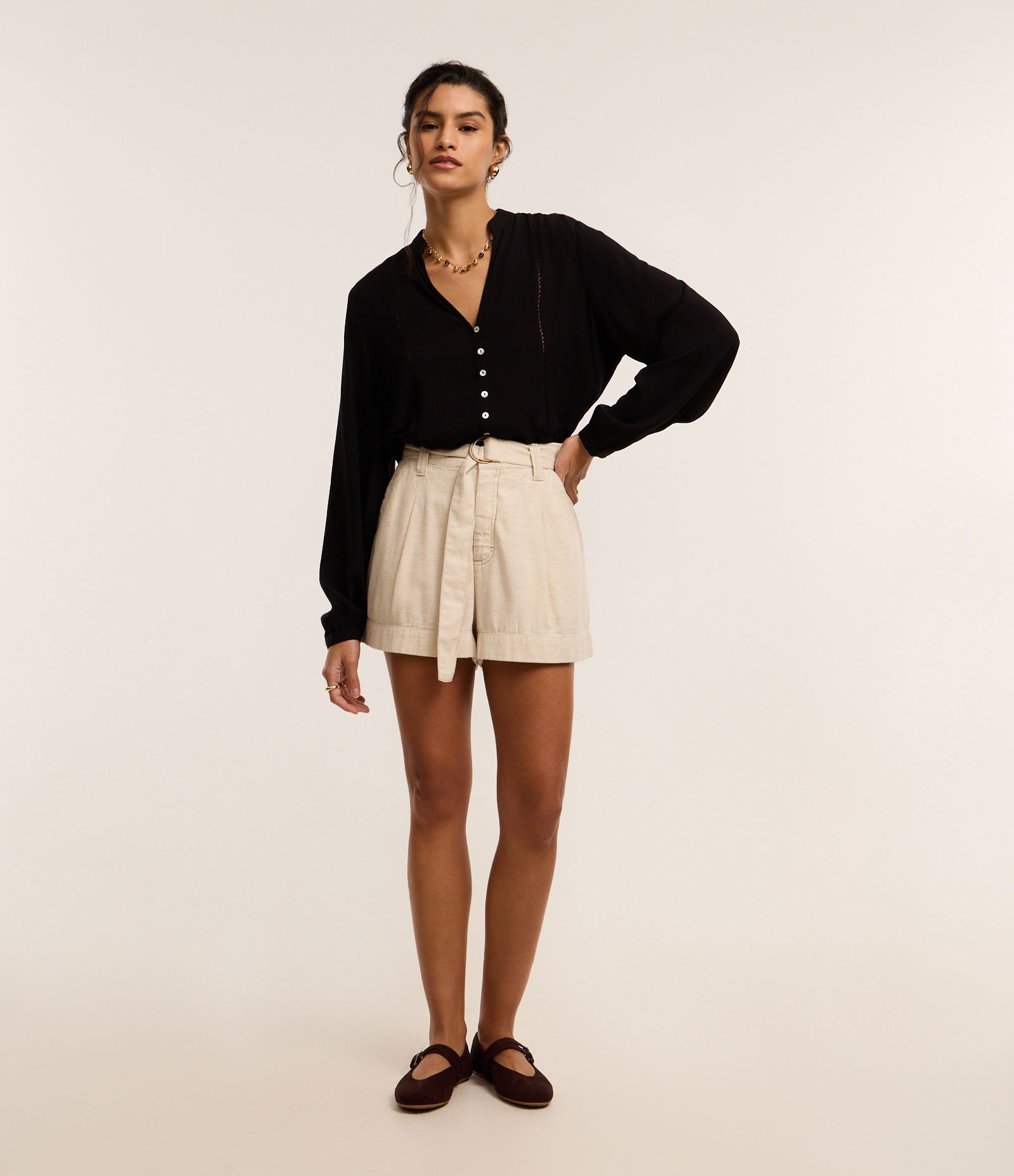 Camisa Bata em Viscose com Detalhes de Entremeios Preto 2