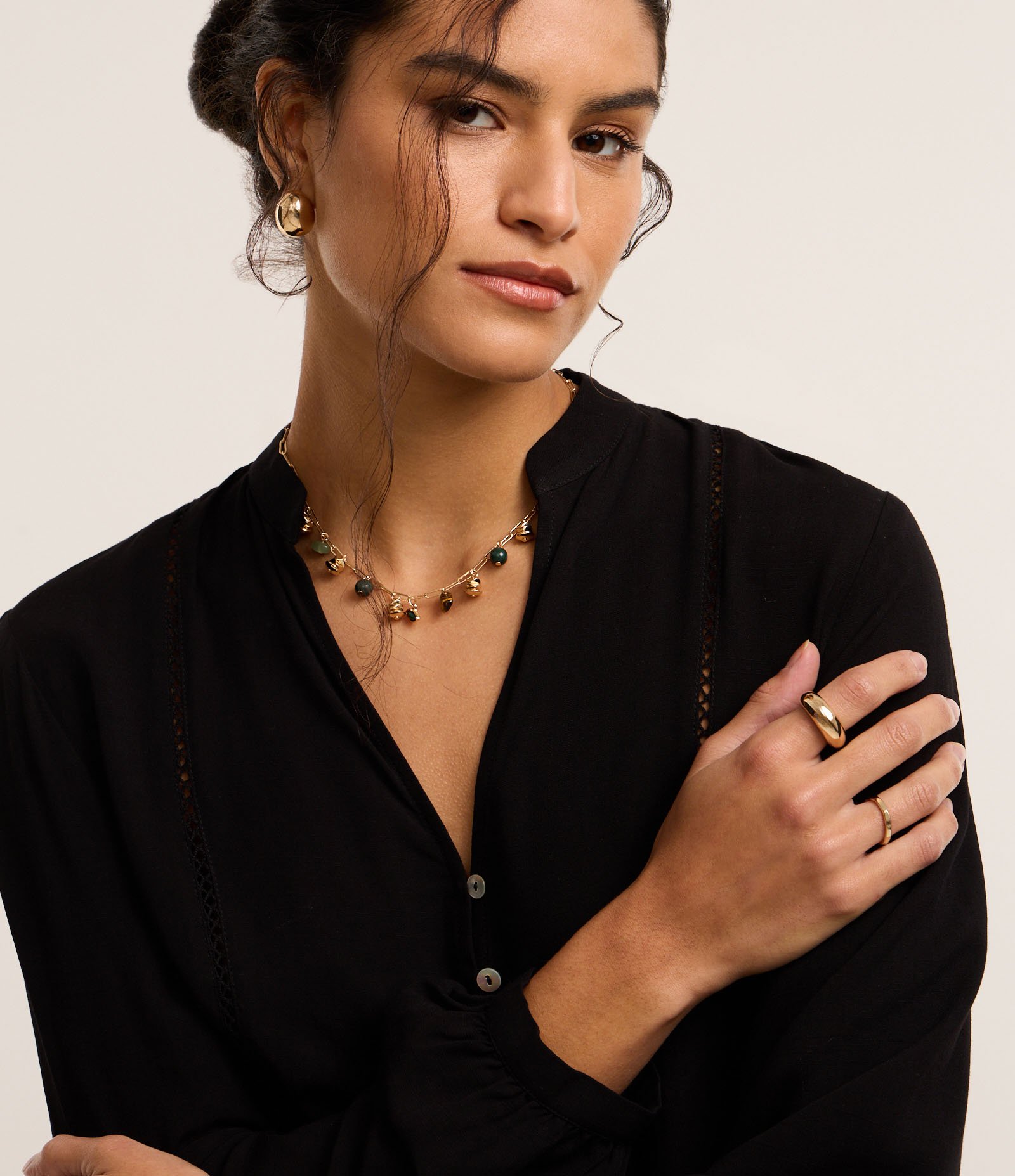 Camisa Bata em Viscose com Detalhes de Entremeios Preto 4