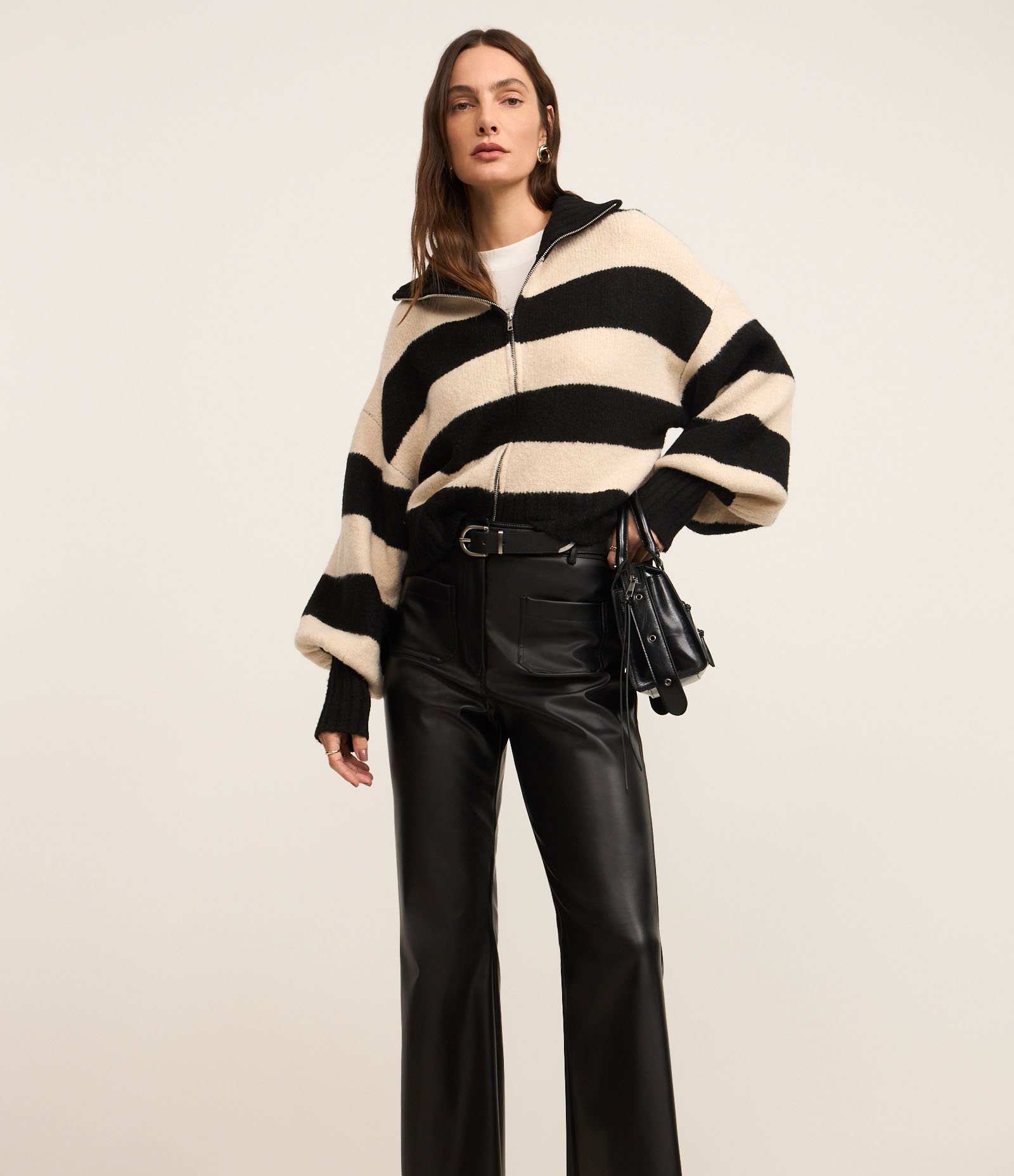 Calça Reta Cintura Alta em PU com Cós Alfaiatado Preto 2