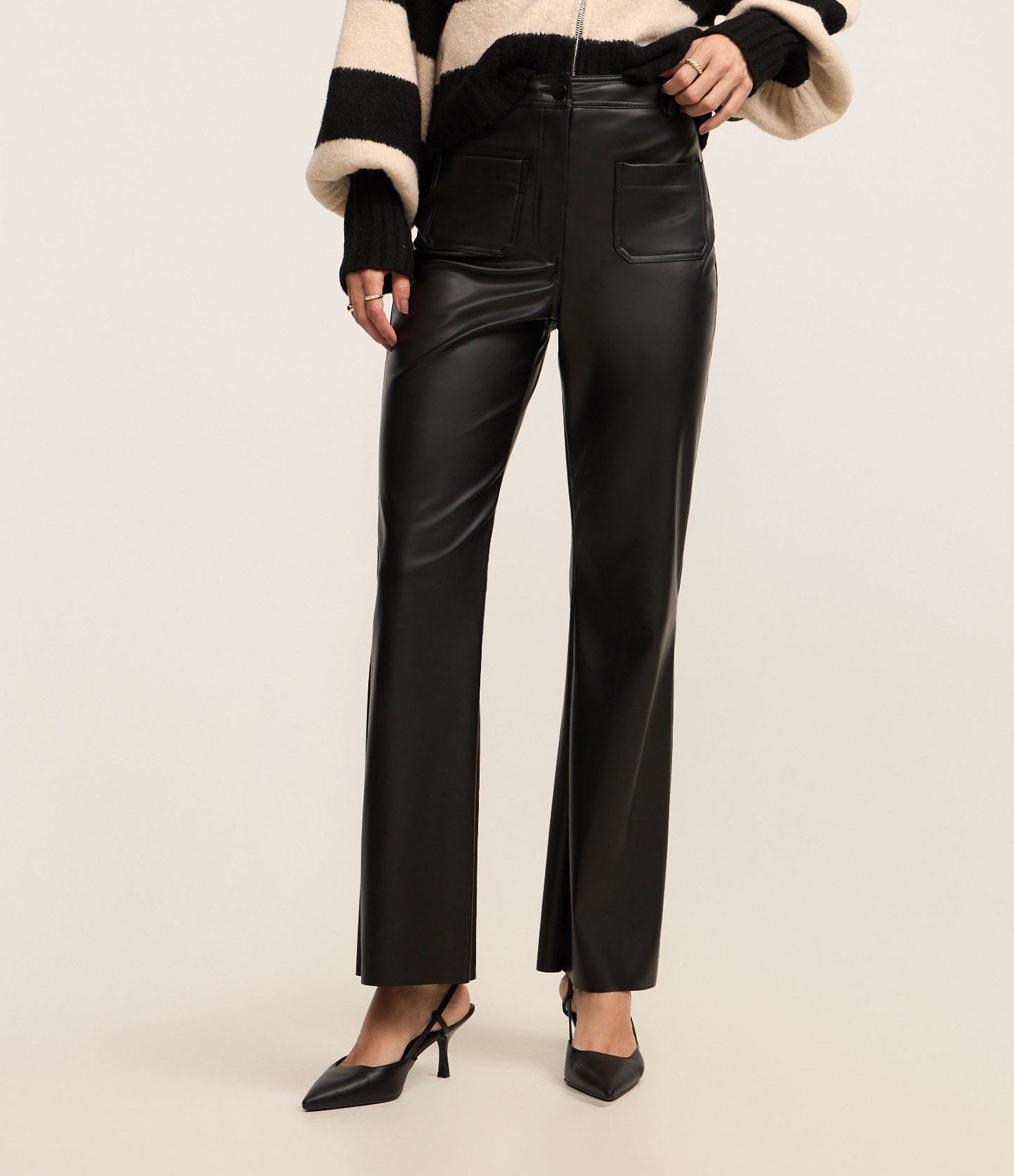 Calça Reta Cintura Alta em PU com Cós Alfaiatado Preto 3