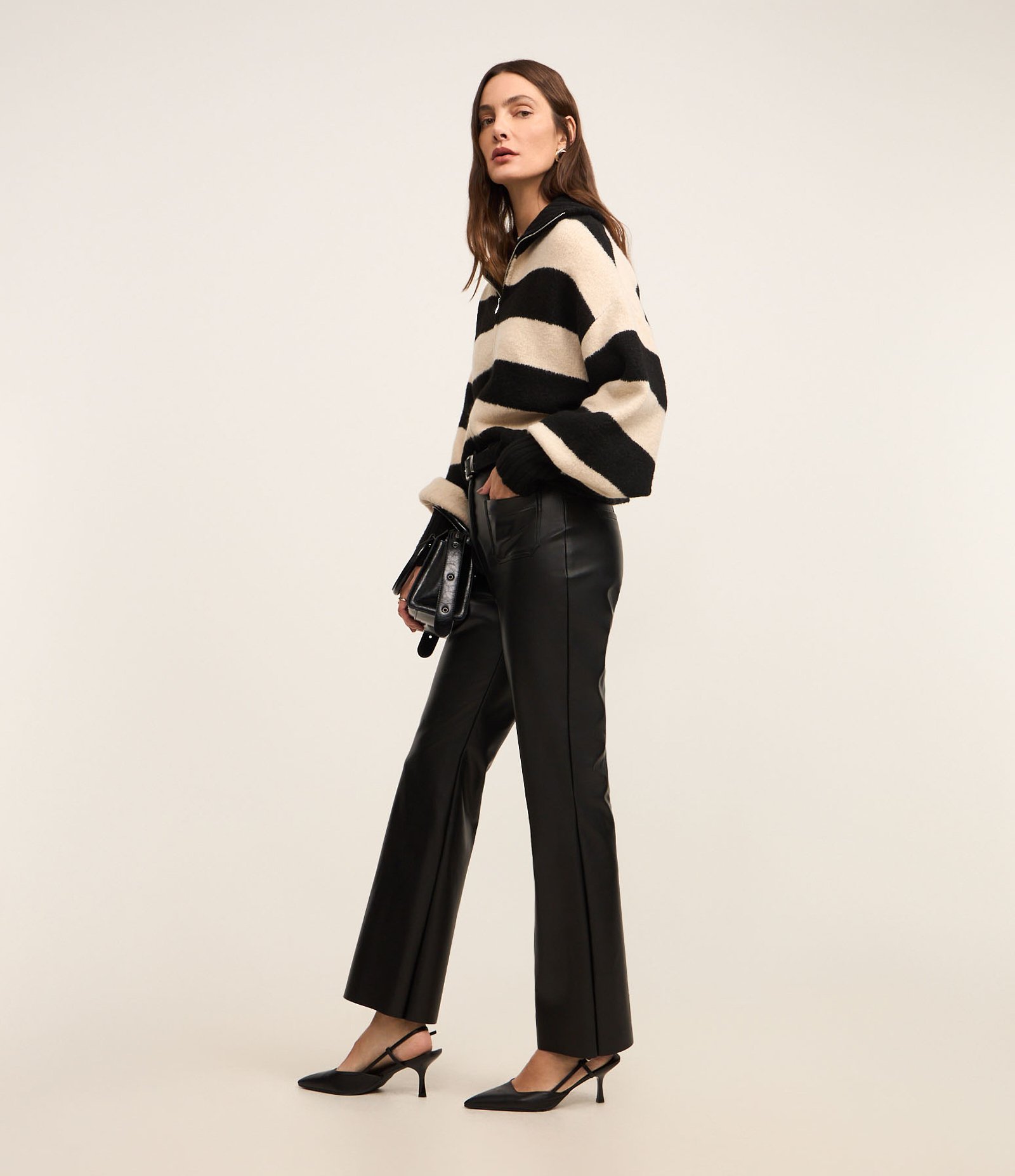 Calça Reta Cintura Alta em PU com Cós Alfaiatado Preto 5