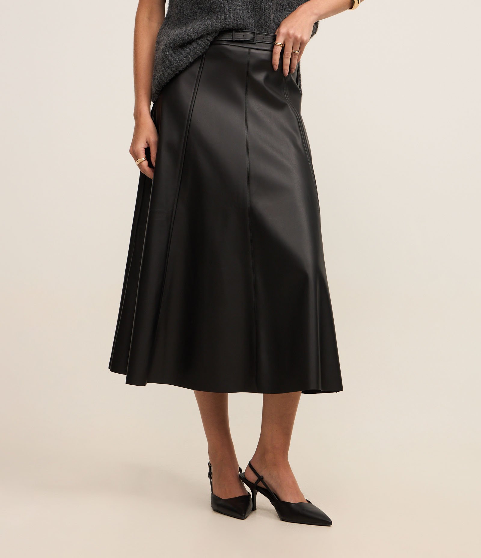 Saia Godê Midi em PU com Cinto Fino de Fivela Forrada Preto 3