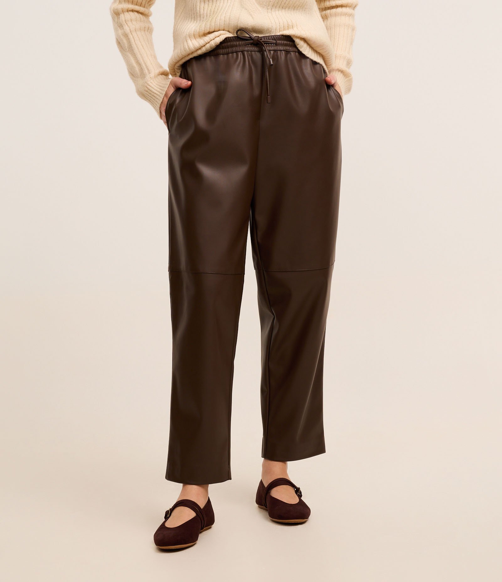 Calça Cenoura em PU com Amarração na Cintura Marrom 3