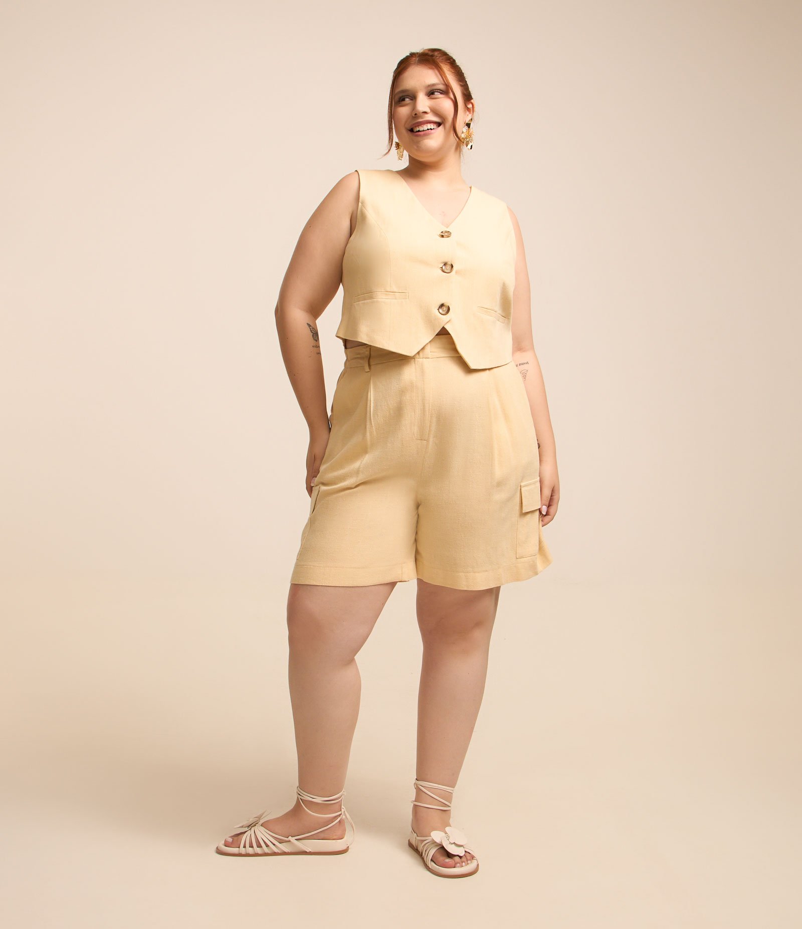 Colete Curto Alfaiataria com Botões Curve & Plus Size Bege Creme 2