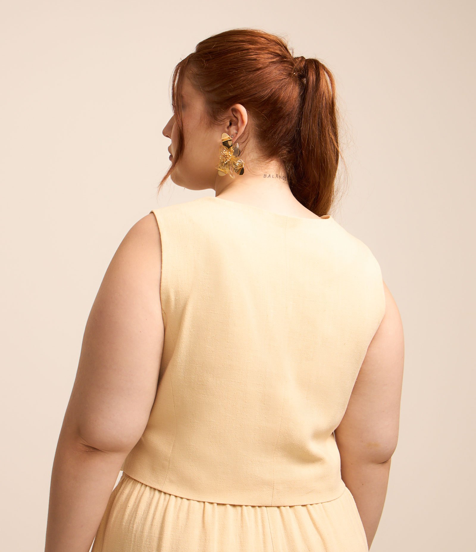 Colete Curto Alfaiataria com Botões Curve & Plus Size Bege Creme 3