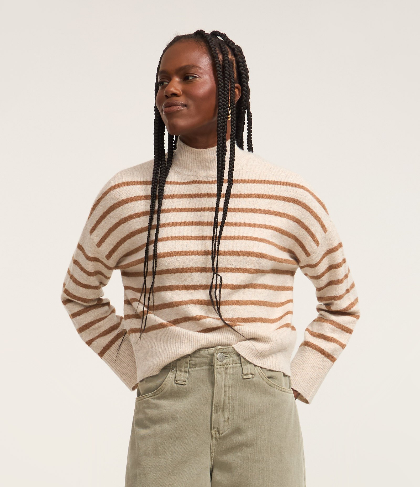 Suéter Slim em Tricô Leve Listrado com Gola Alta Cinza/Caramelo 1