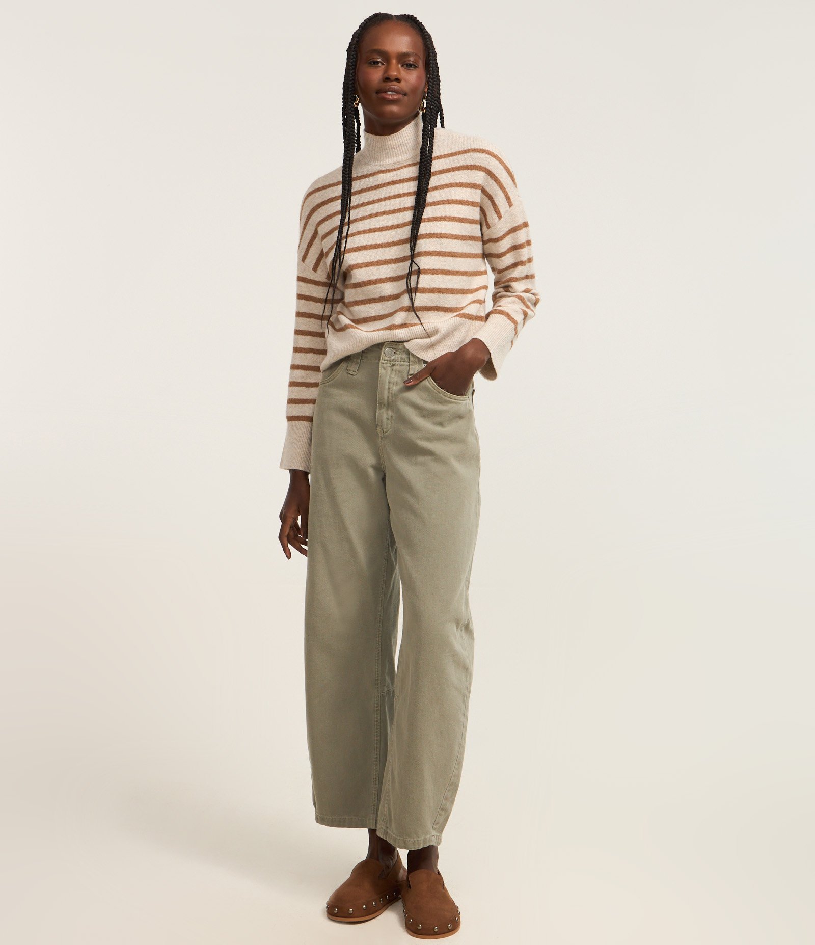 Suéter Slim em Tricô Leve Listrado com Gola Alta Cinza/Caramelo 2