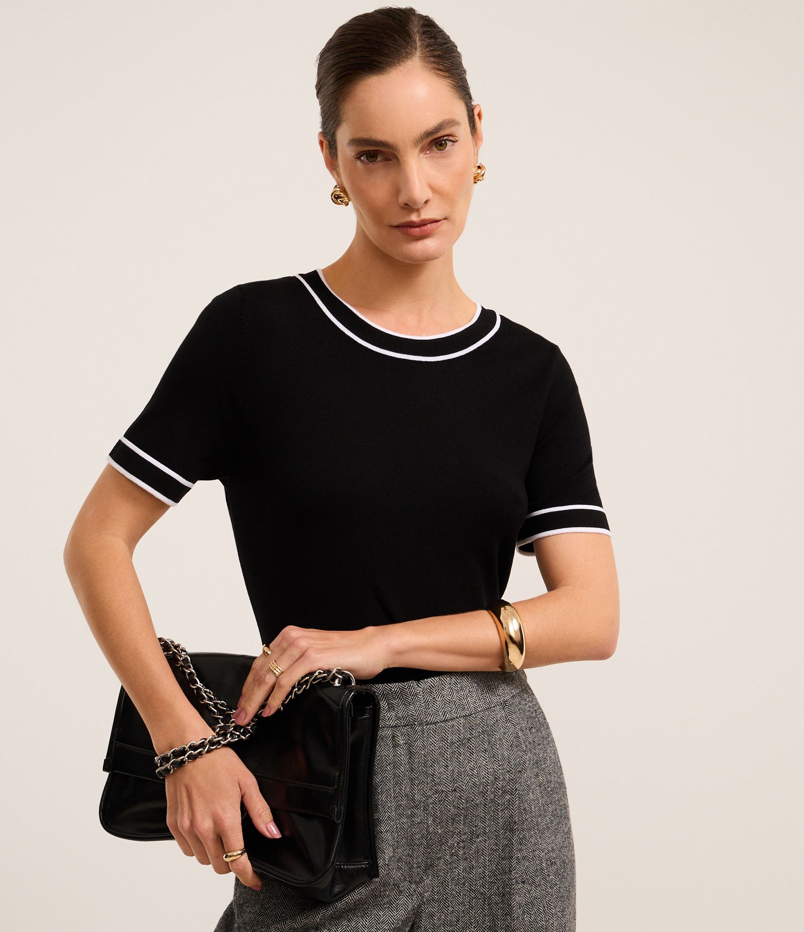 Blusa Básica em Tricô com Contraste na Gola e Manga Preto 1