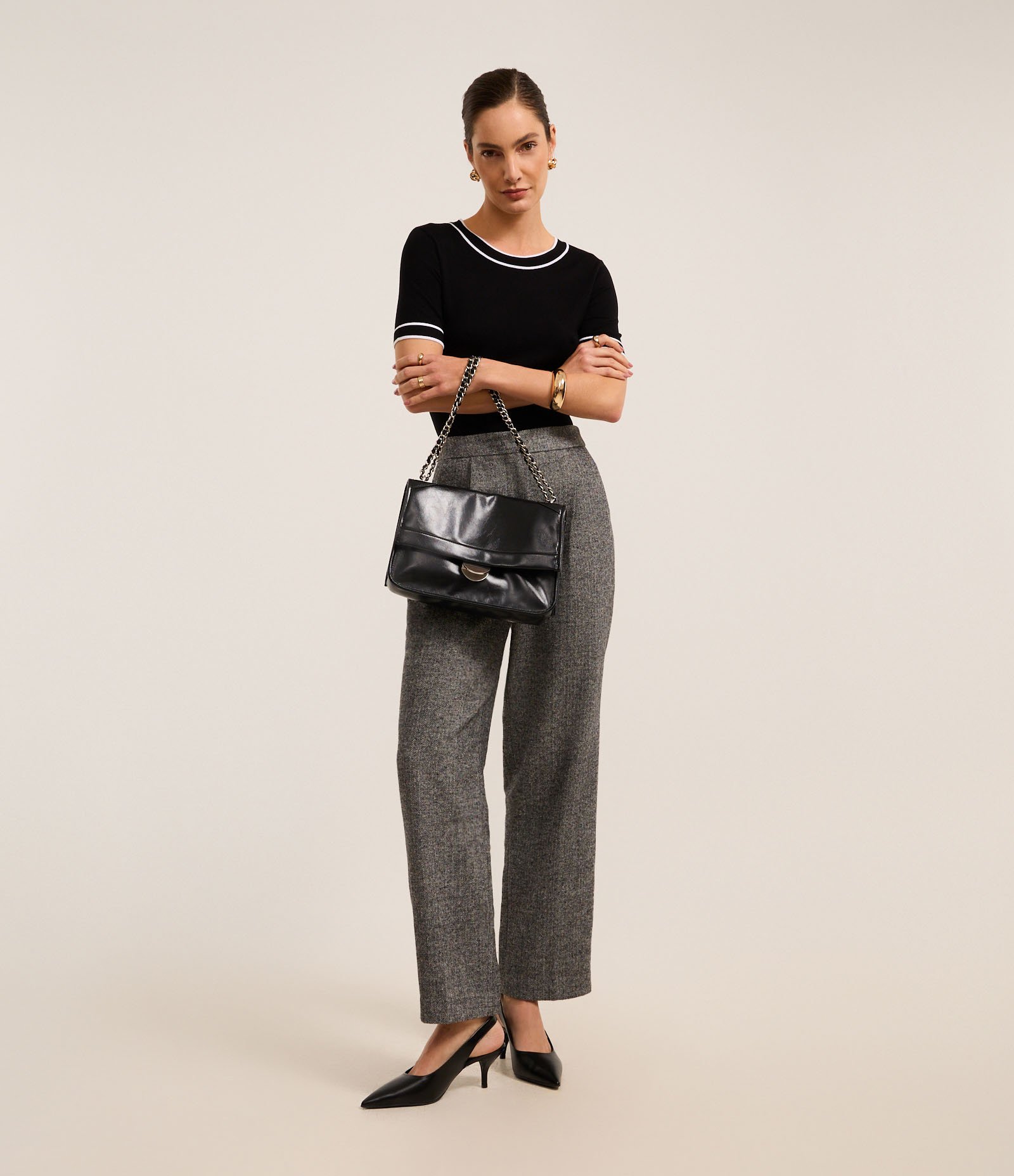 Blusa Básica em Tricô com Contraste na Gola e Manga Preto 2