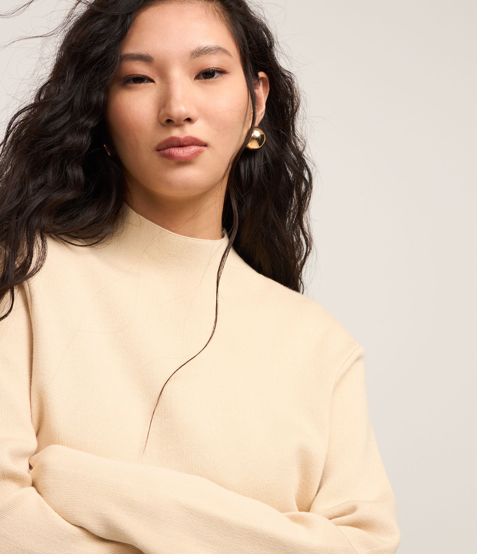 Blusa em Tricô com Golinha Alta Bege 4