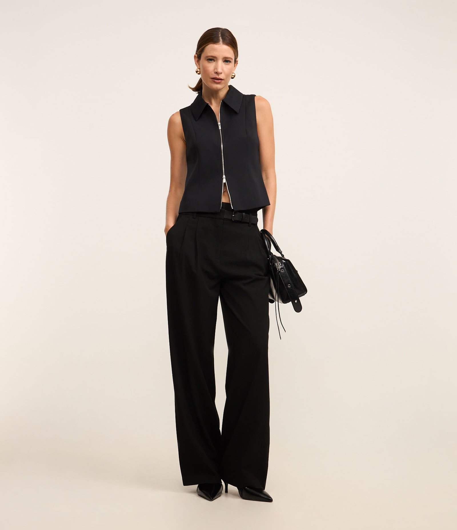 Calça Wide Leg Alfaiatada com Cinto em PU Preto 1