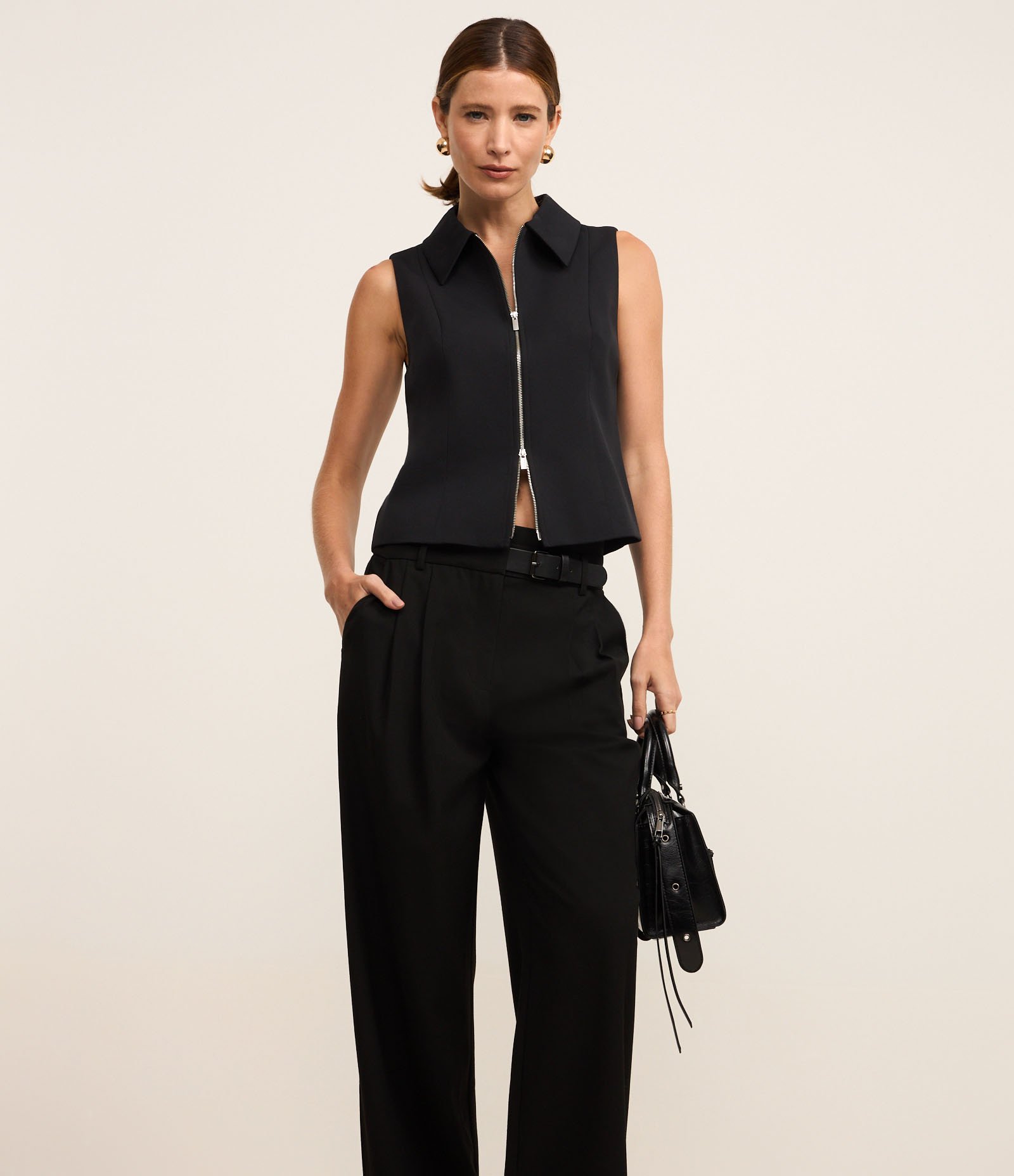 Calça Wide Leg Alfaiatada com Cinto em PU Preto 2