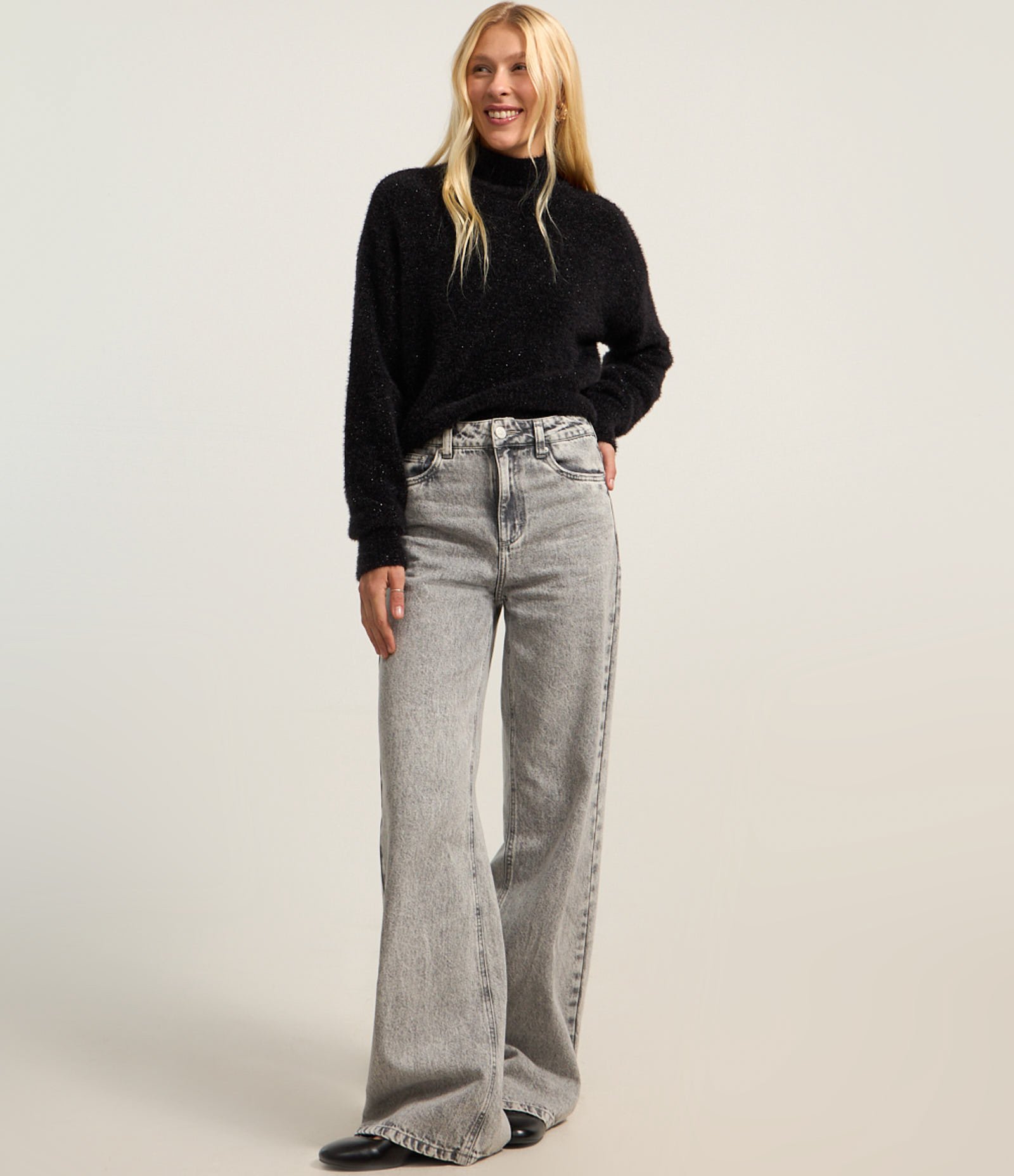 Suéter Slim Curto em Tricô com Caimento Pesado Preto 2