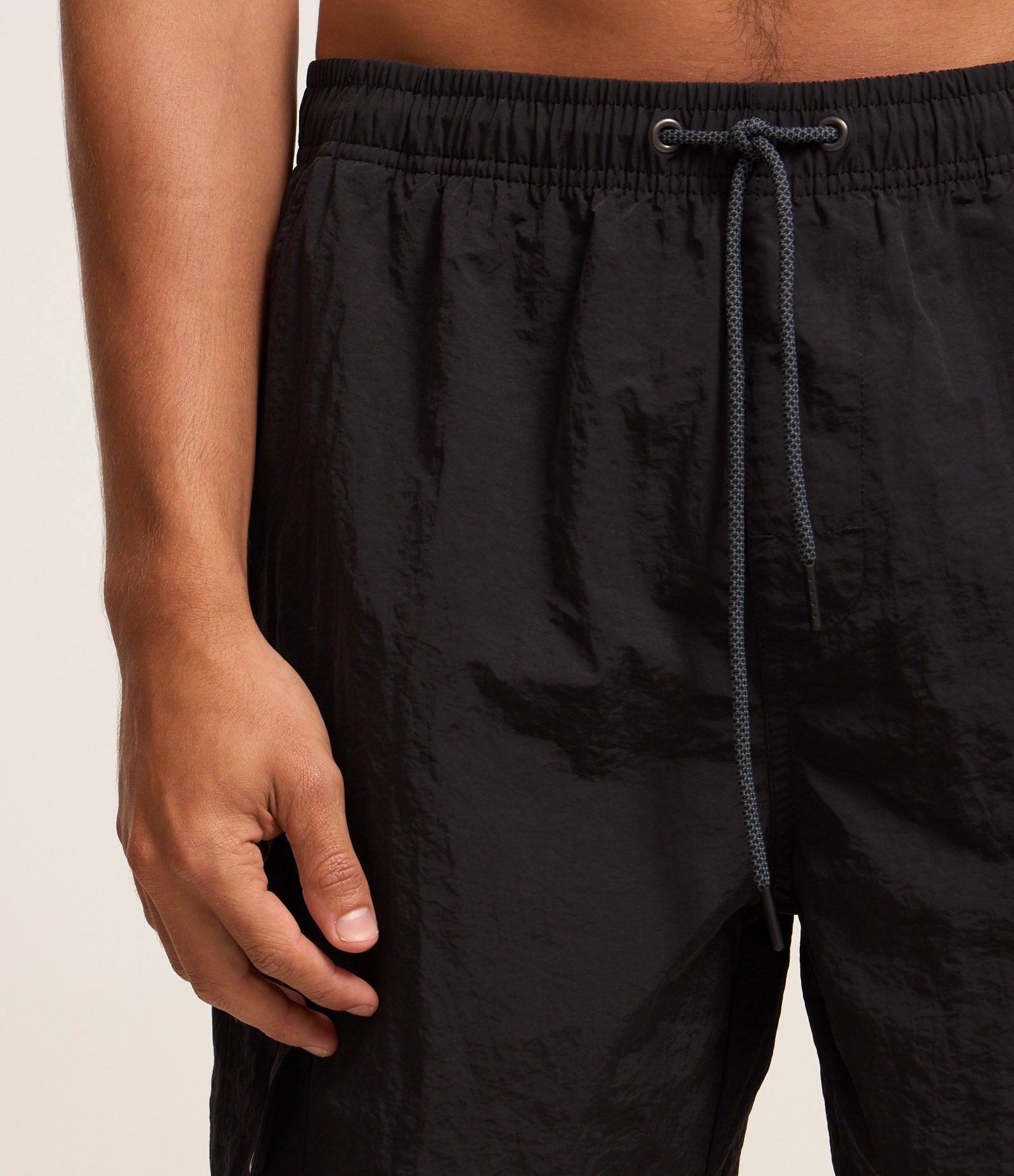 Bermuda em Poliamida com Cós Elástico e Bolso Cargo 4