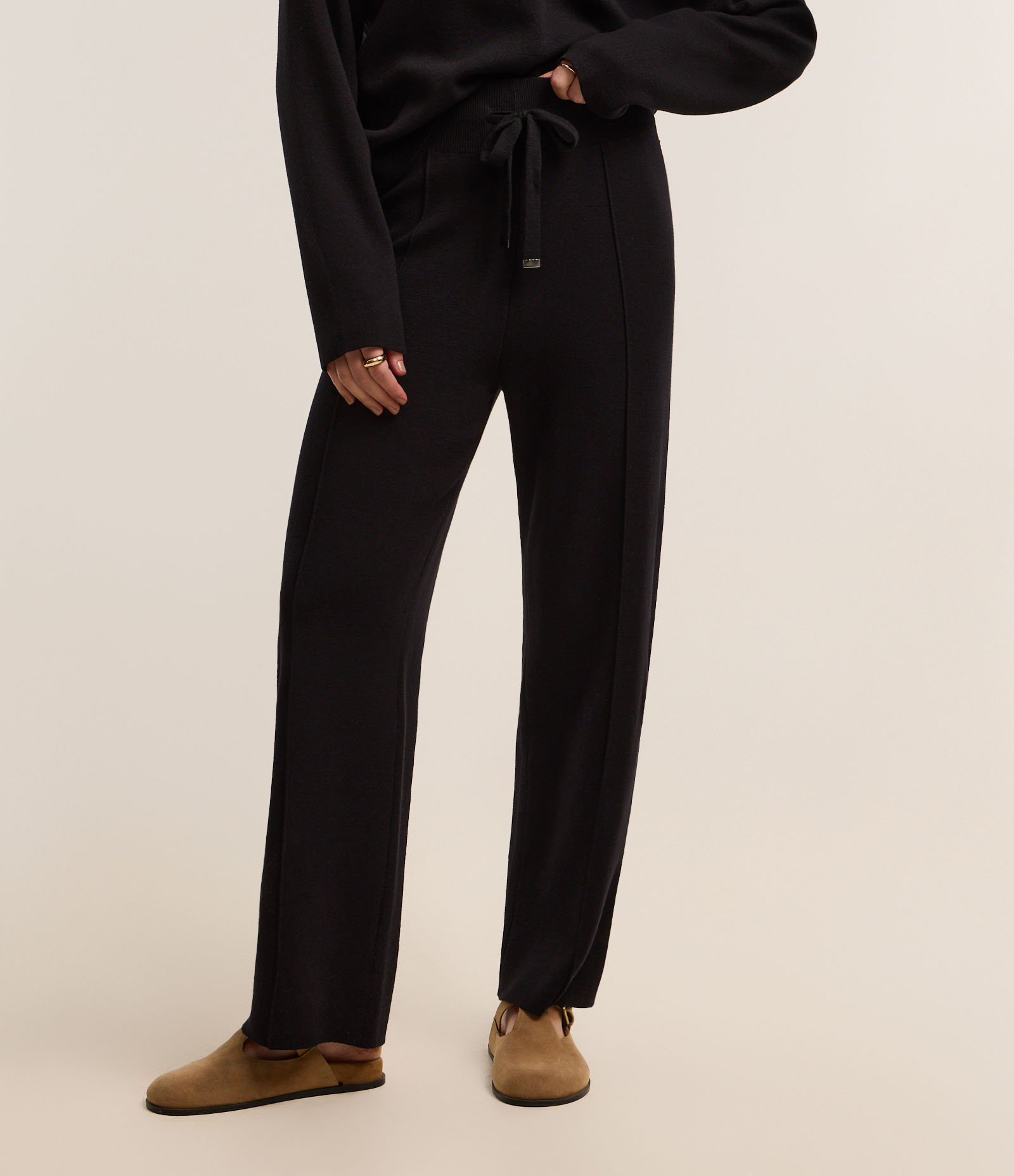 Calça Wide Leg em Tricô com Cós de Ribana e Frisos Preto 3