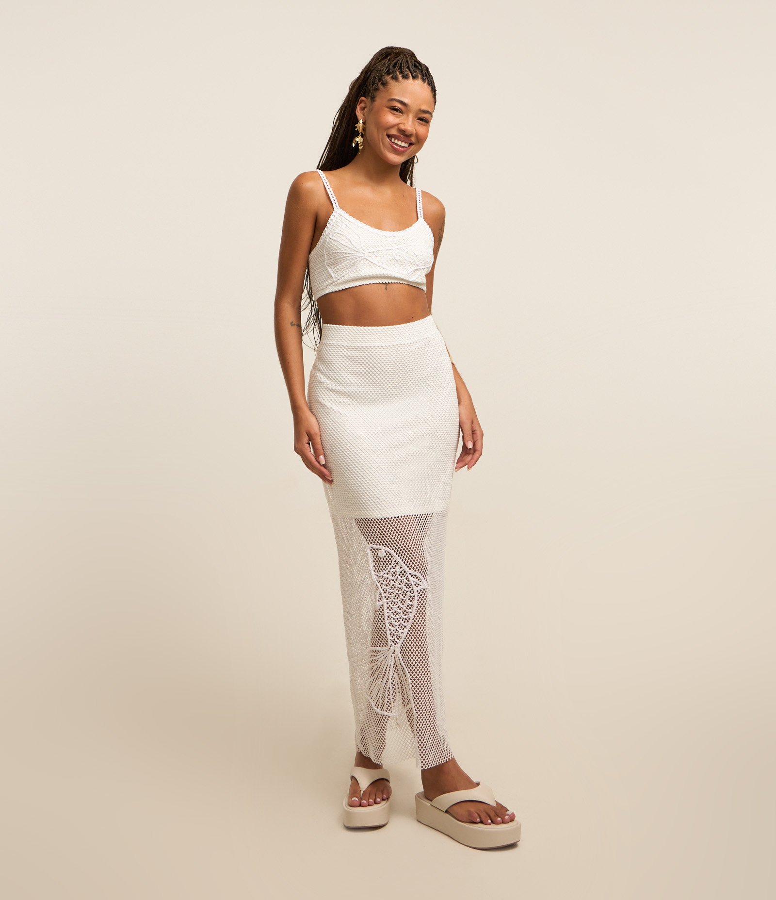 Blusa Cropped em Tricô com Bordado de Peixe Branco 2