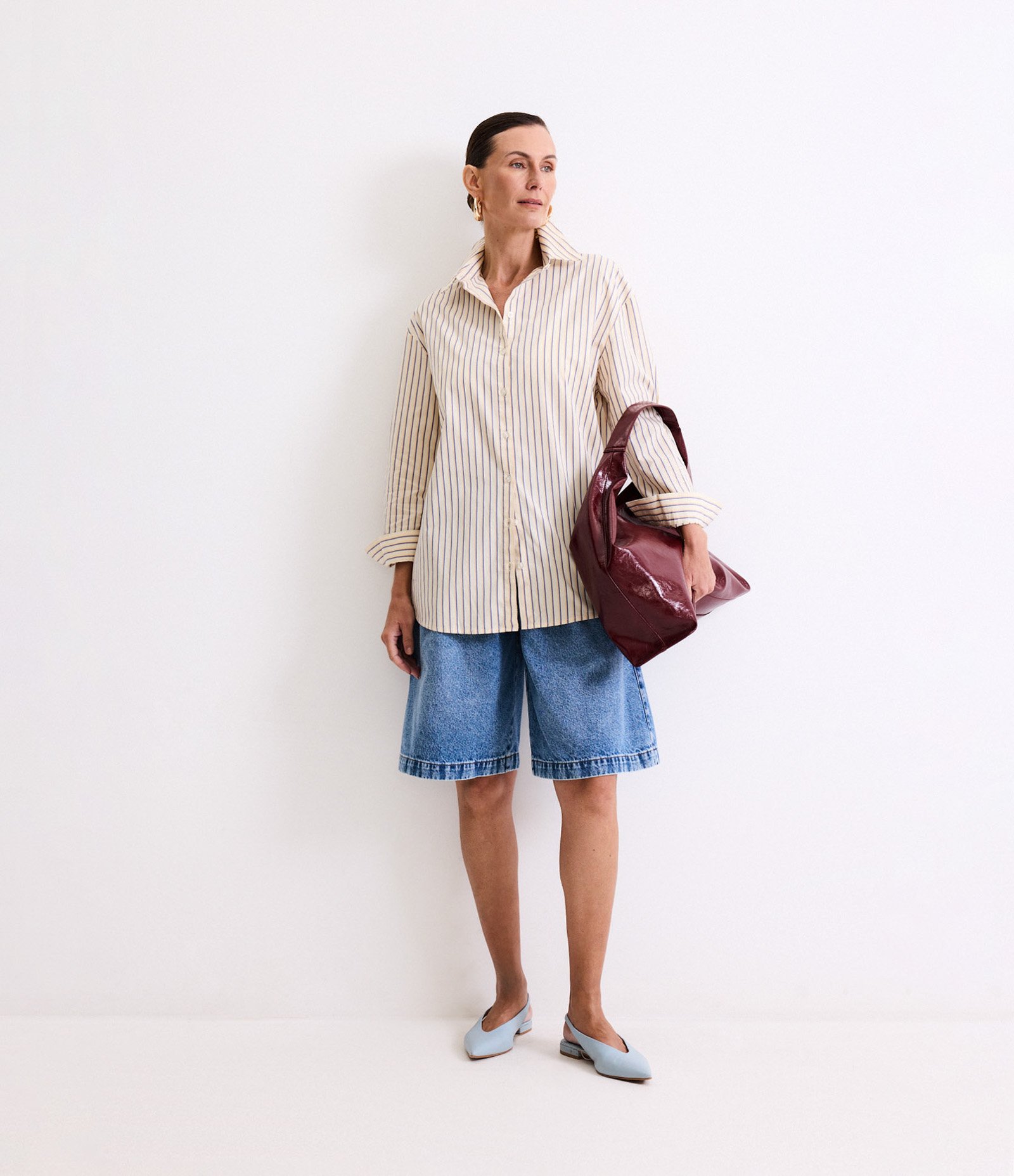 Camisa Alongada em Tricoline com Listras e Botões Bege 2