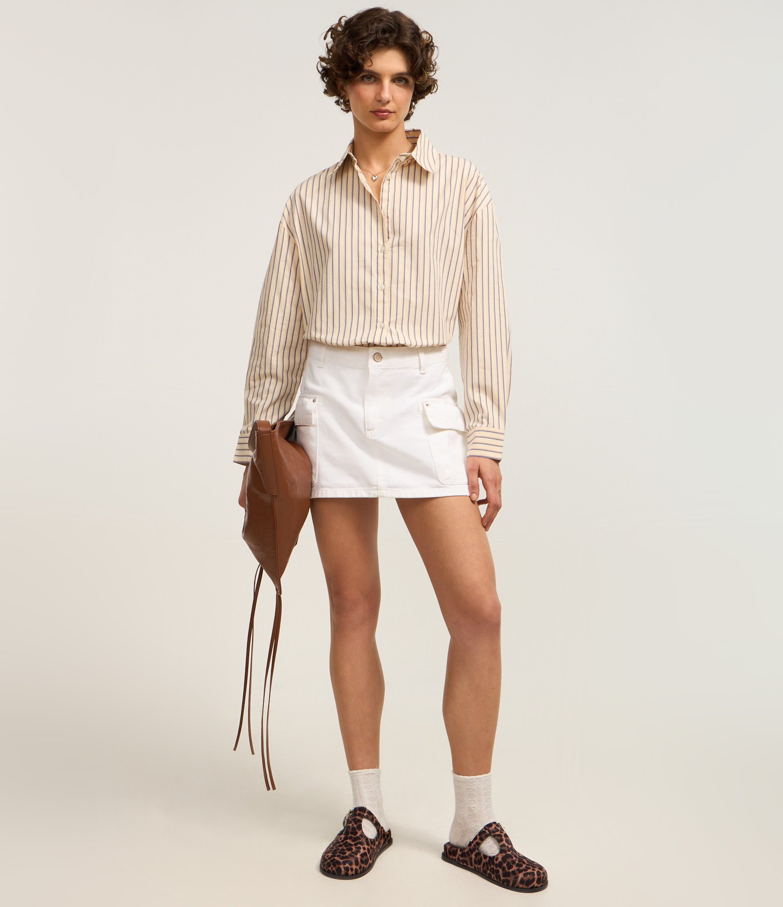 Camisa Alongada em Tricoline com Listras e Botões Bege 4