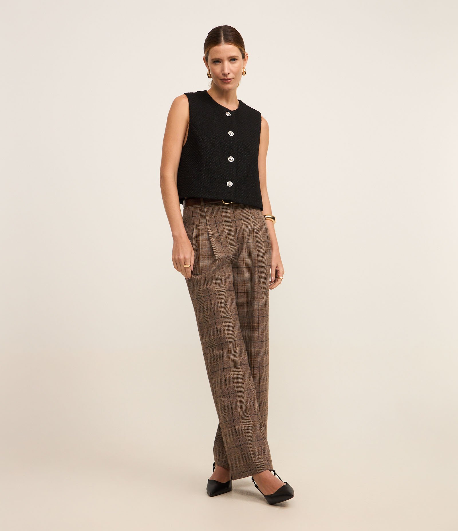 Colete Texturizado em Tweed com Gola Redonda e Pences Preto 2