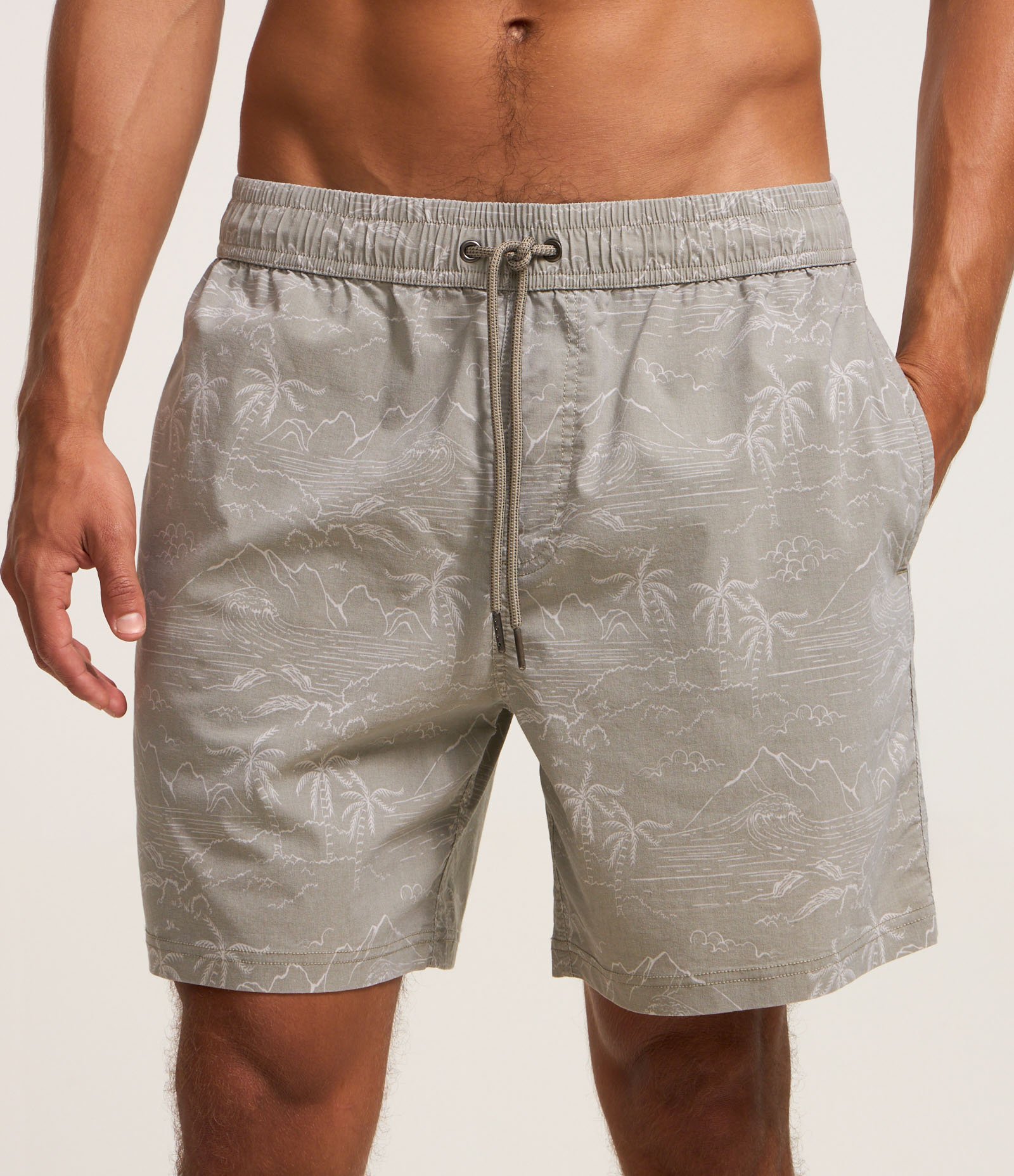 Bermuda em Material Tecnológico com Estampado Praiana e Efeito Lavado Cinza 2