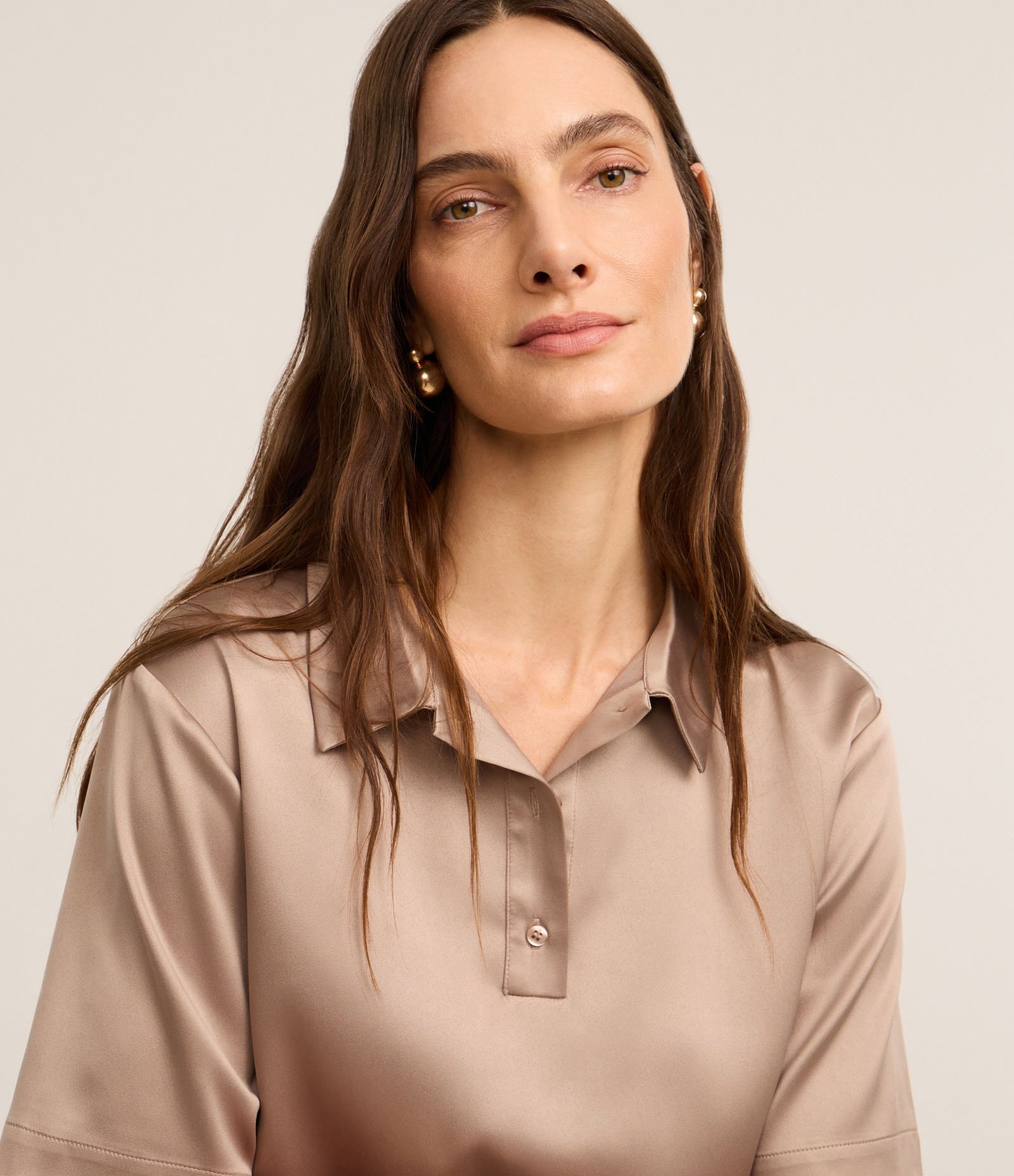 Camisa com Efeito Acetinado e Gola Polo Marrom 4