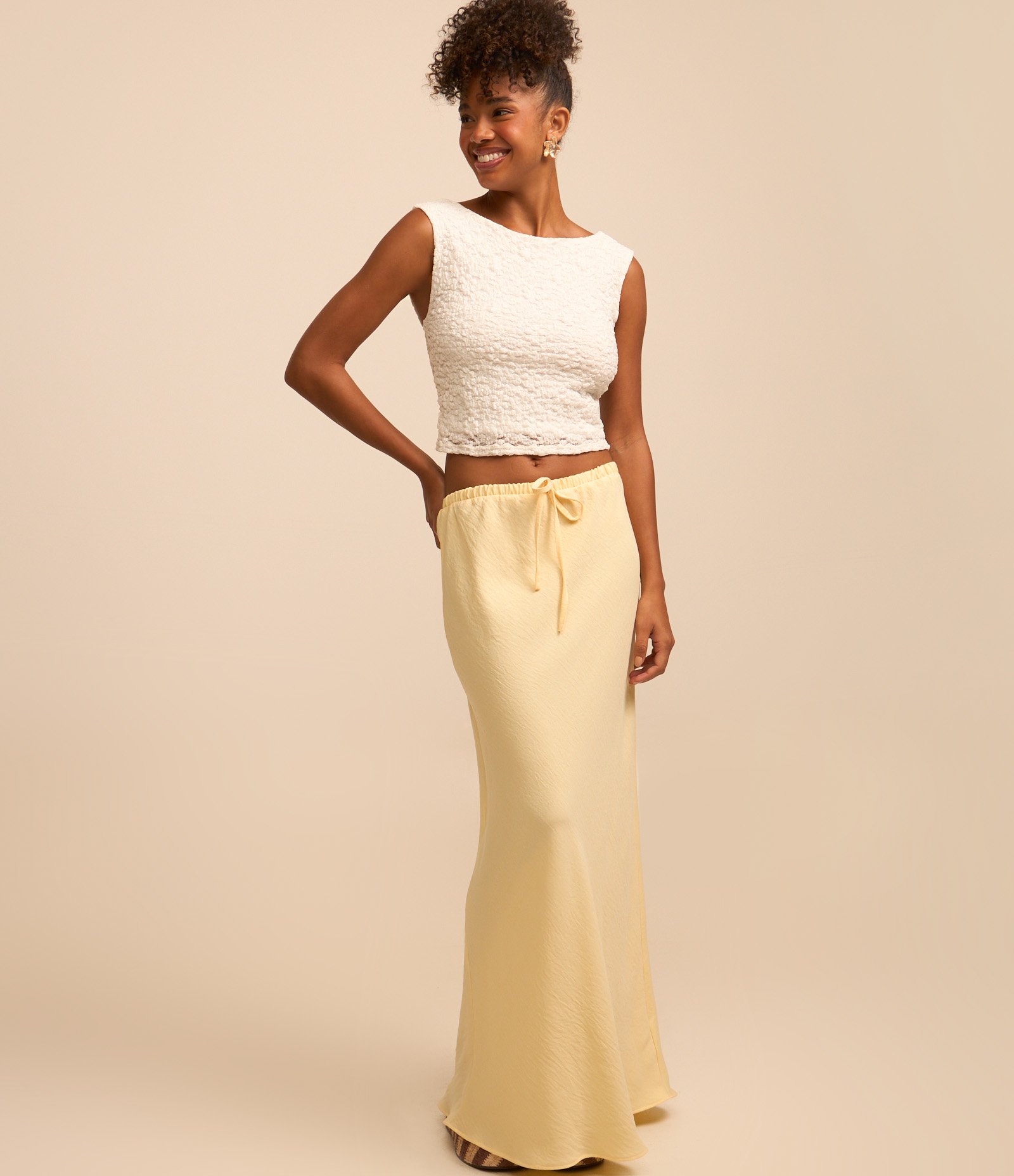 Blusa Cropped em Renda com Decote Canoa Branco 2